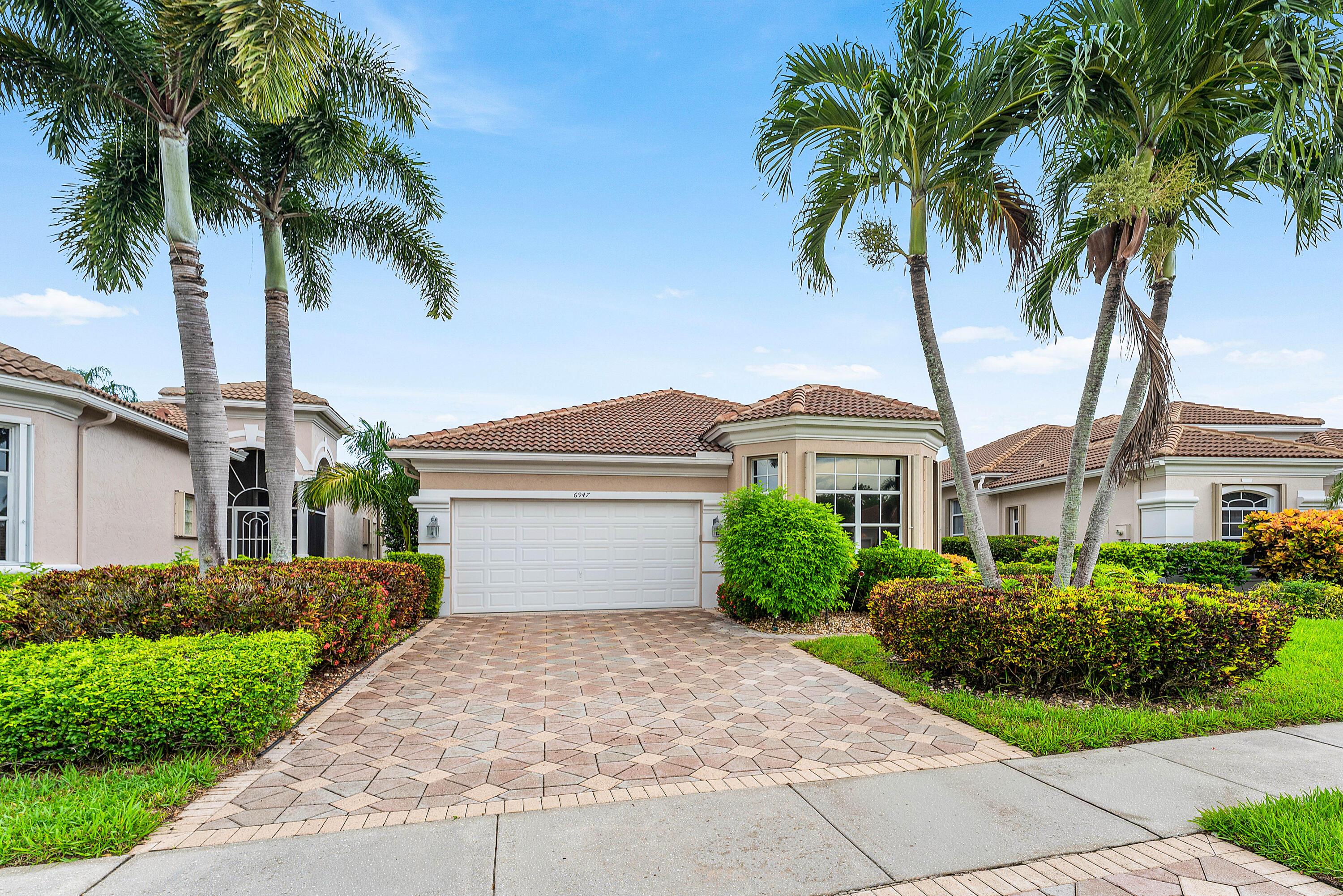 6947 Fairway Lakes Drive Property Photo 1