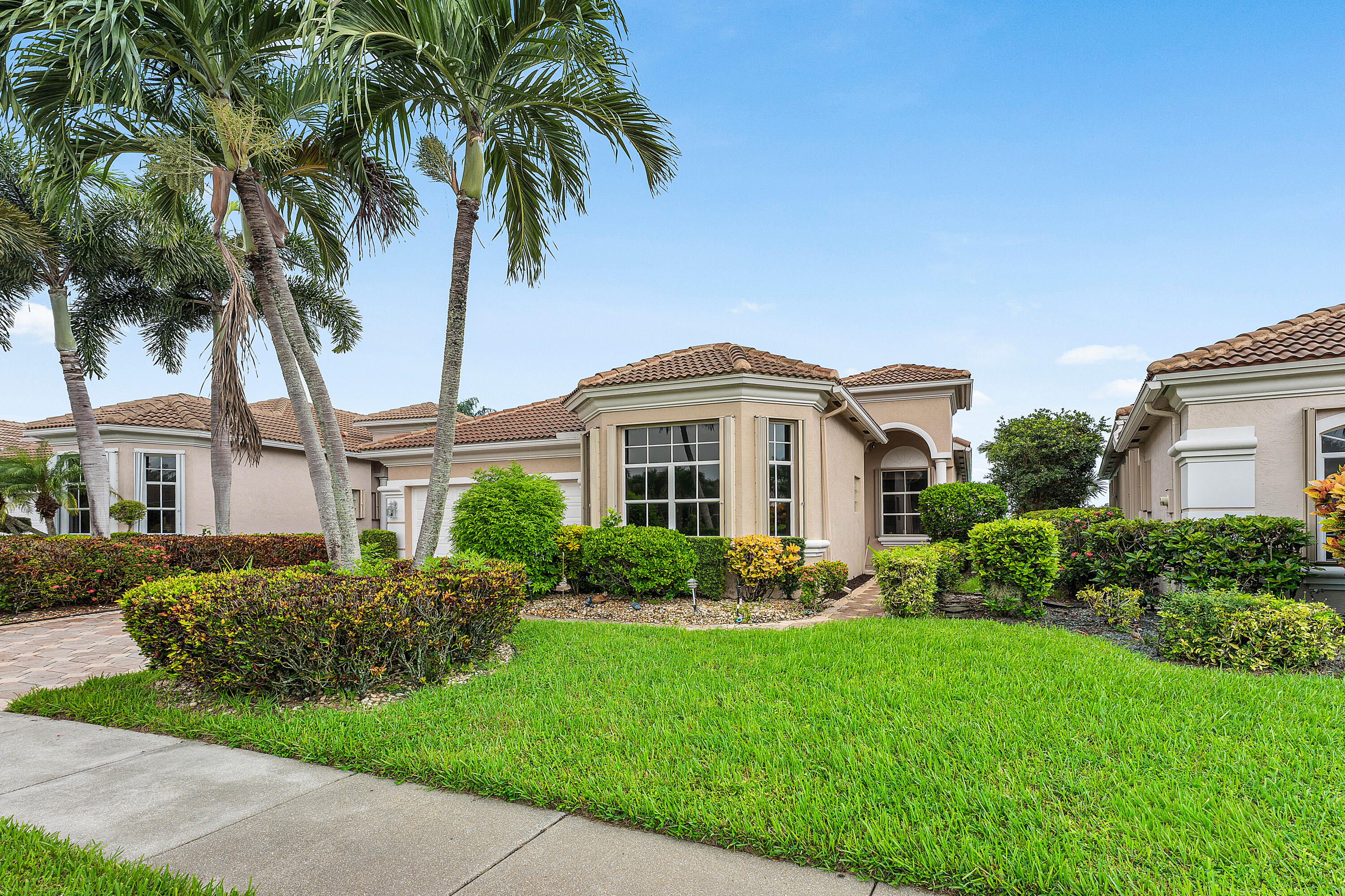 6947 Fairway Lakes Drive Property Photo 3