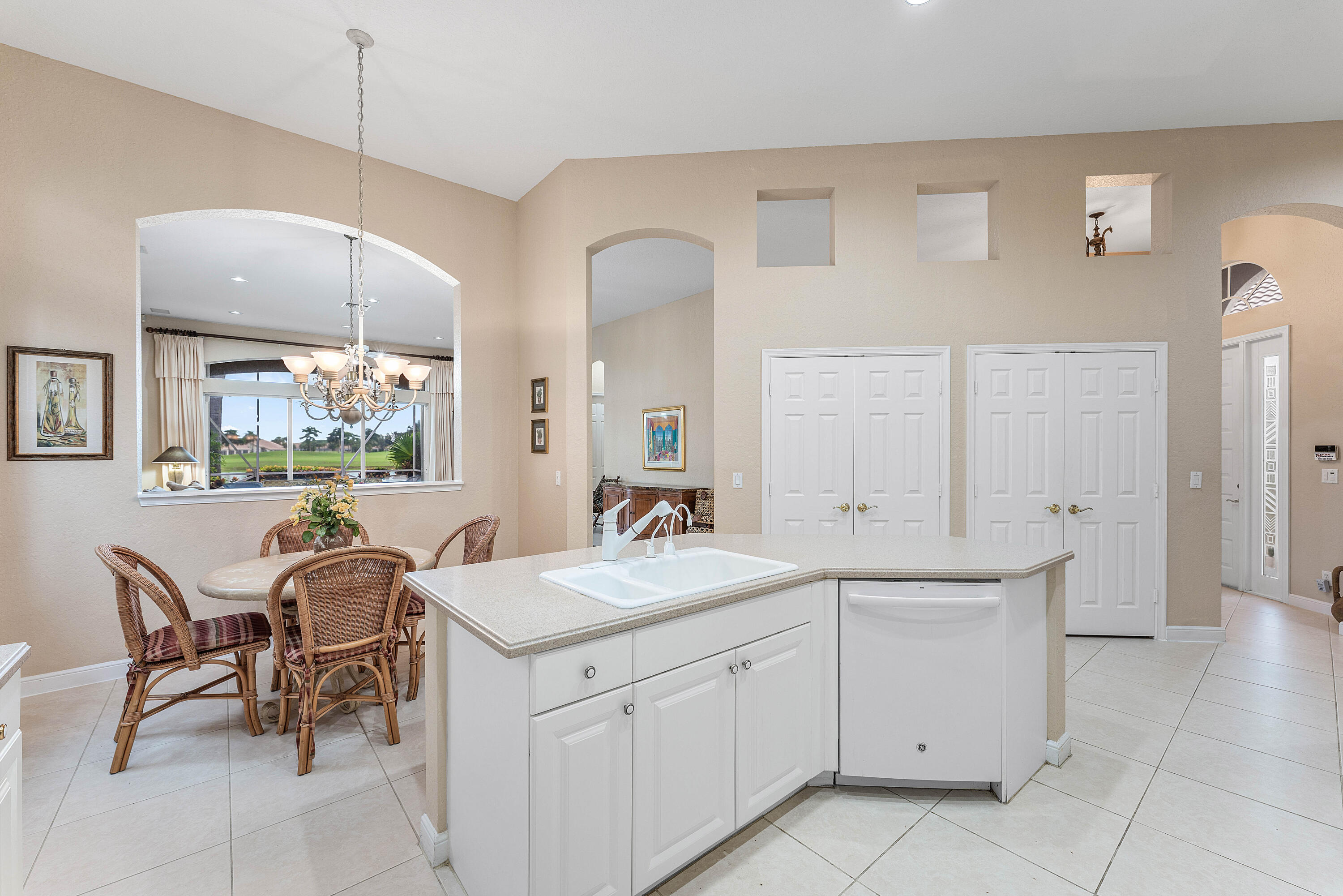 6947 Fairway Lakes Drive Property Photo 10