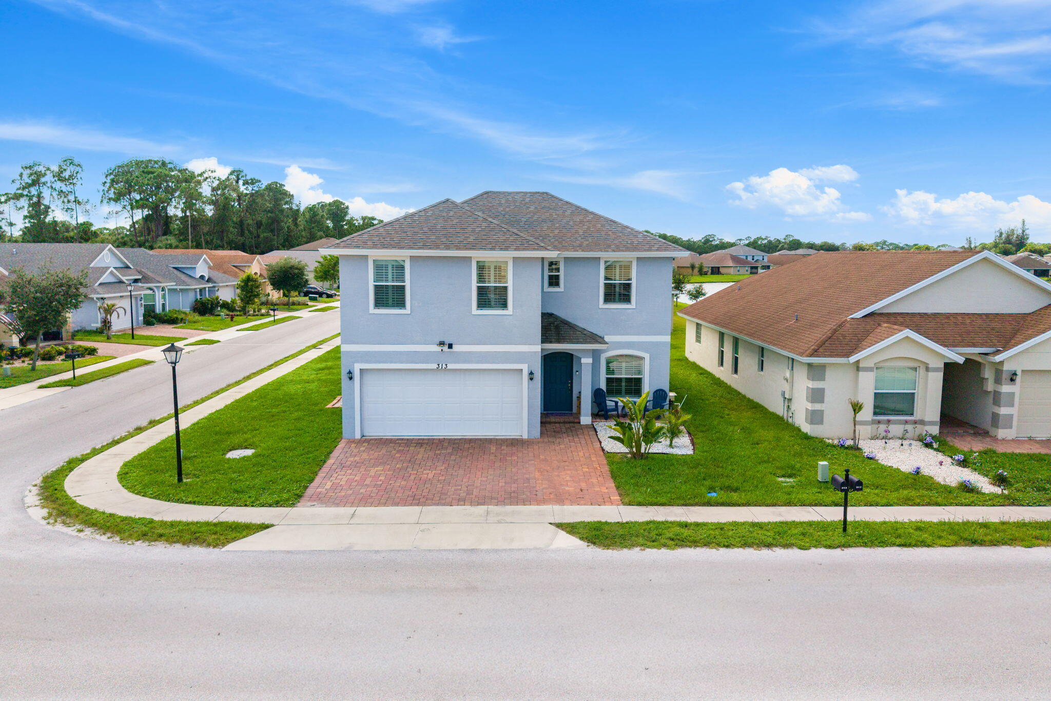 313 Palm Breezes Drive Property Photo 1