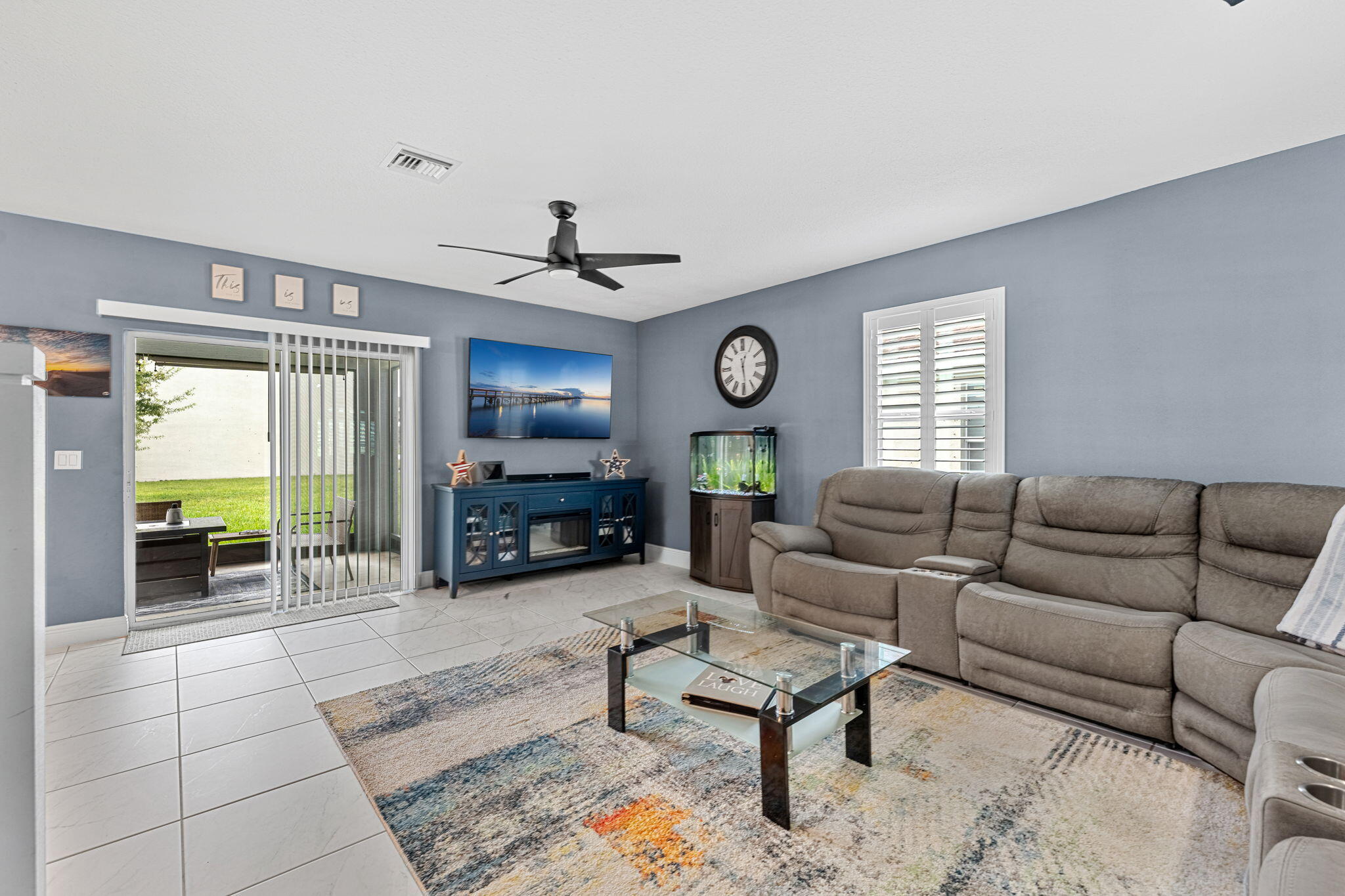 313 Palm Breezes Drive Property Photo 6