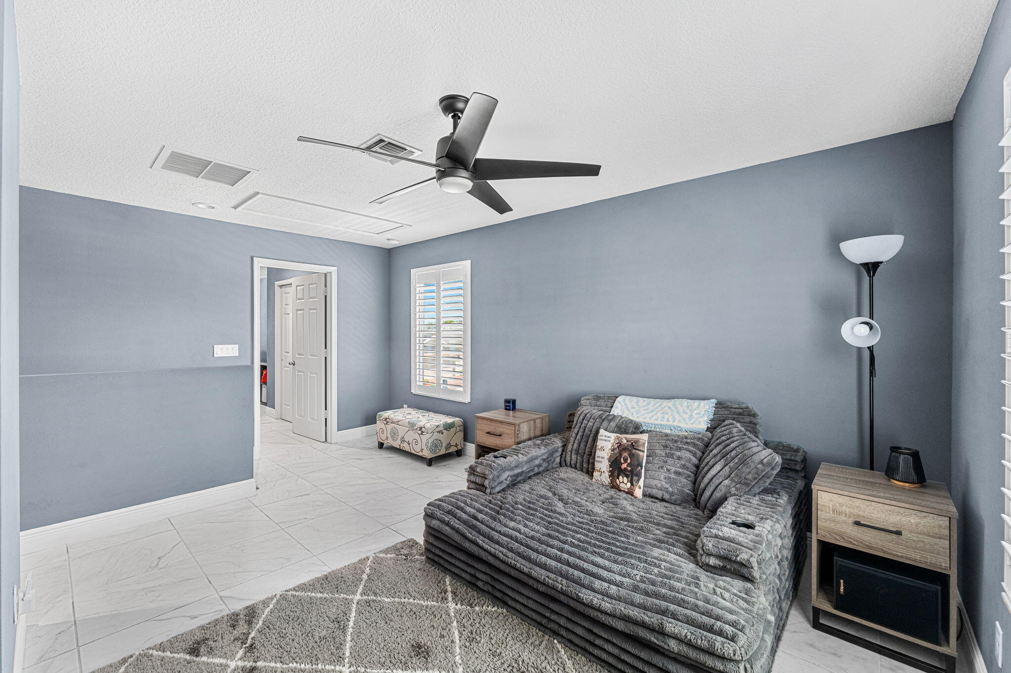 313 Palm Breezes Drive Property Photo 17