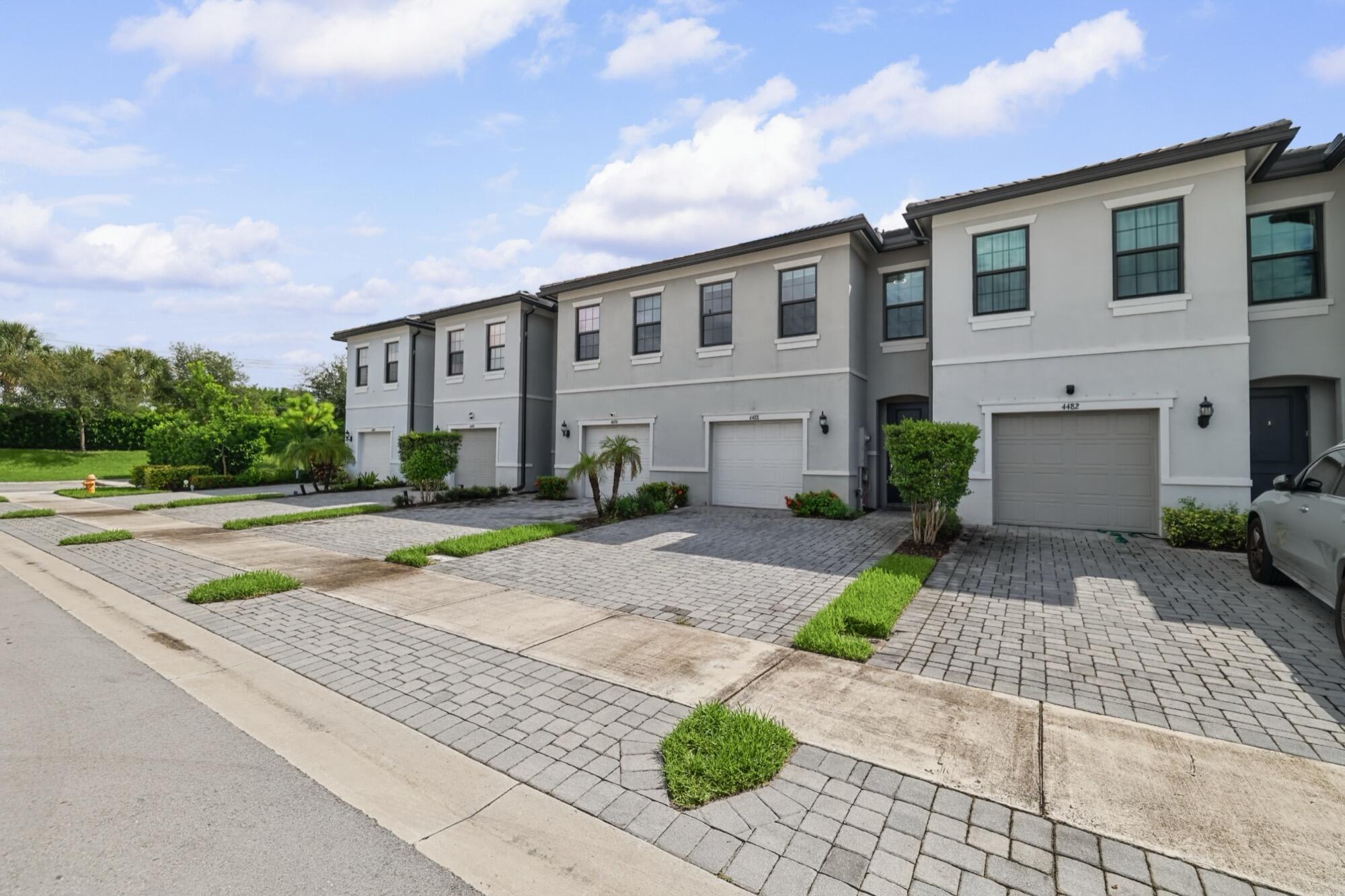 4488 Appleton Circle E Property Photo 2