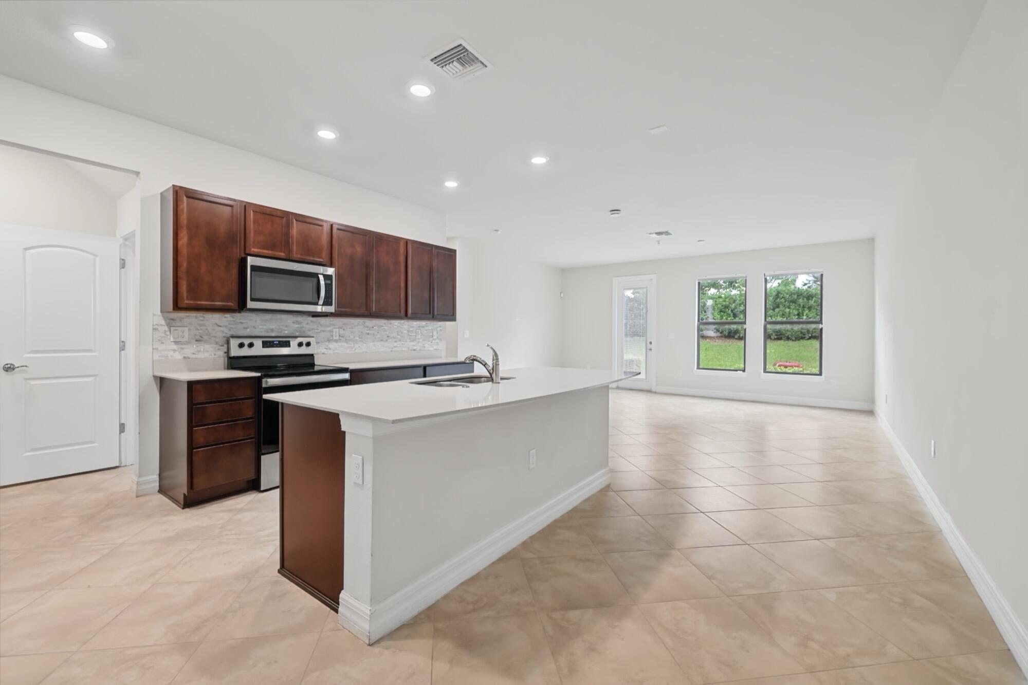 4488 Appleton Circle E Property Photo 6