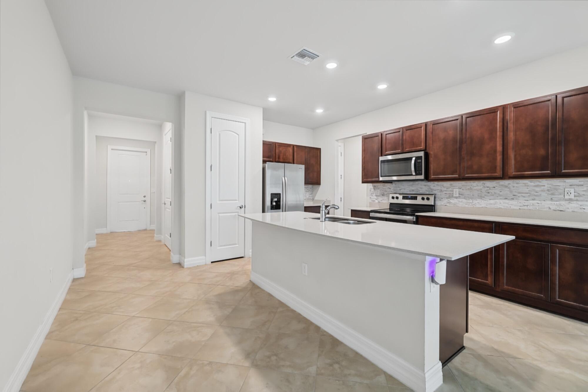4488 Appleton Circle E Property Photo 8