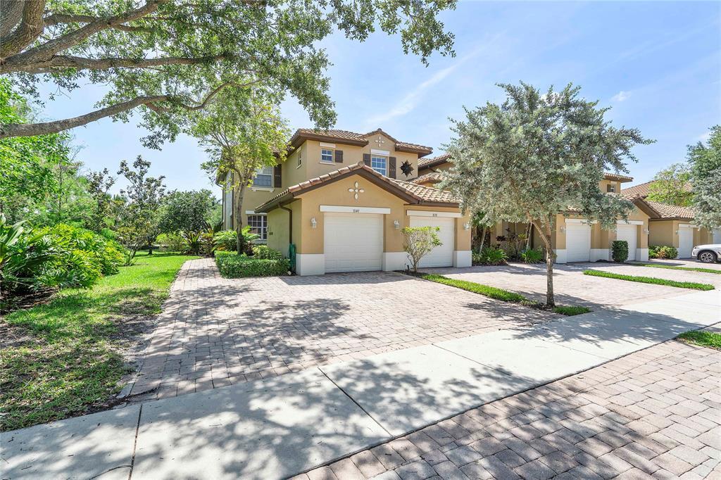 8140 Nw 128th Lane 10-a Property Photo 2