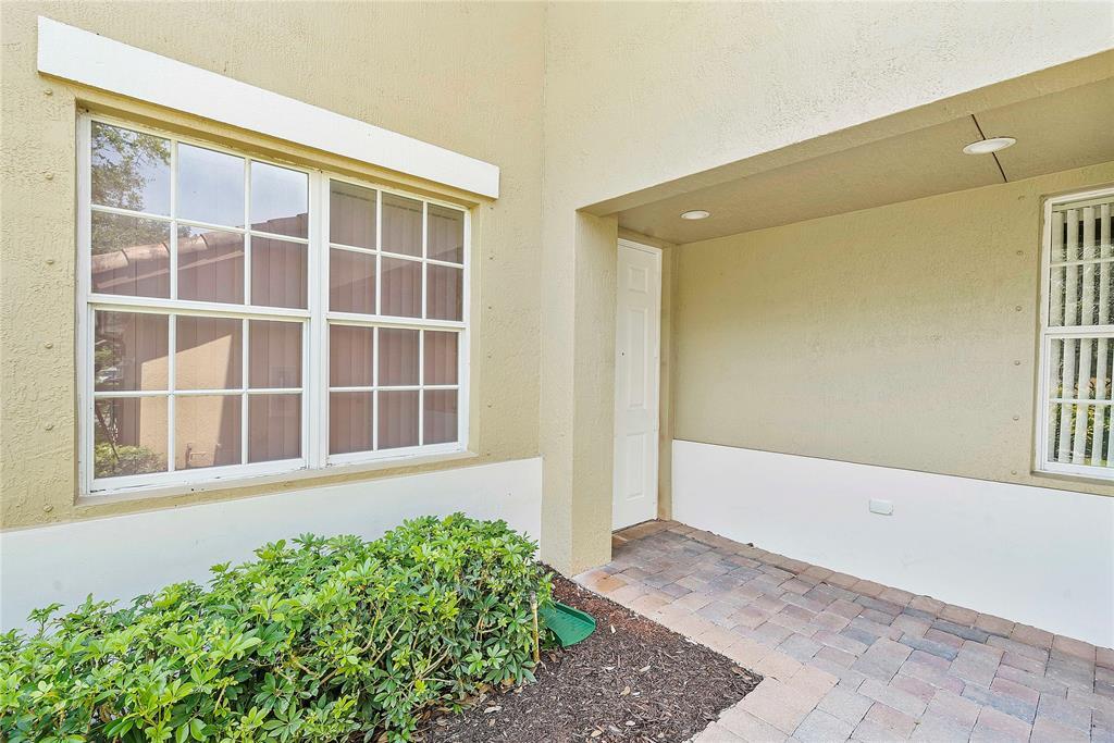 8140 Nw 128th Lane 10-a Property Photo 5