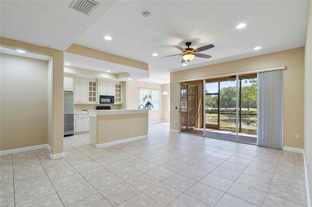 8140 Nw 128th Lane 10-a Property Photo 8