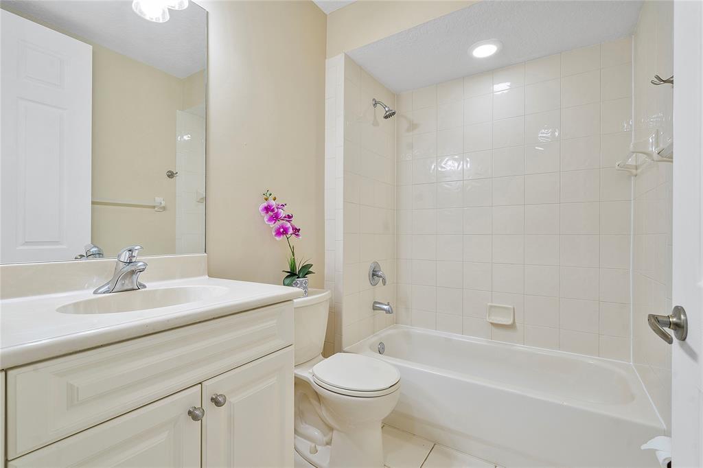 8140 Nw 128th Lane 10-a Property Photo 26