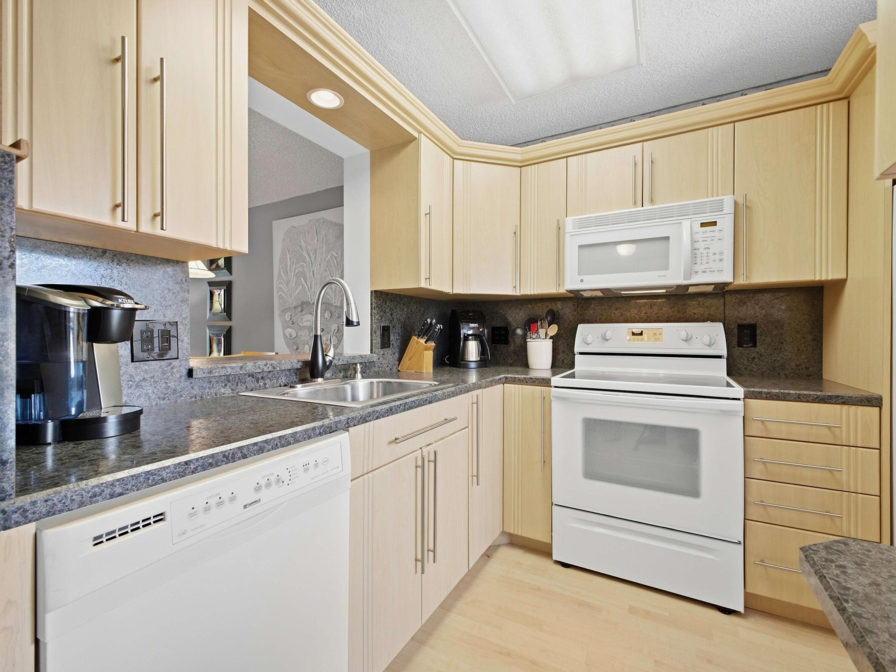 7145 Huntington Lane 205 Property Photo 1