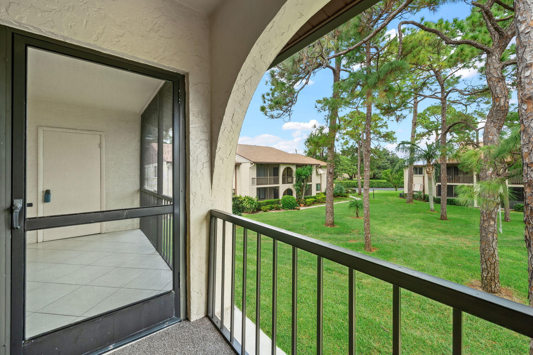 324 Knotty Pine Circle B-2 Property Photo 6