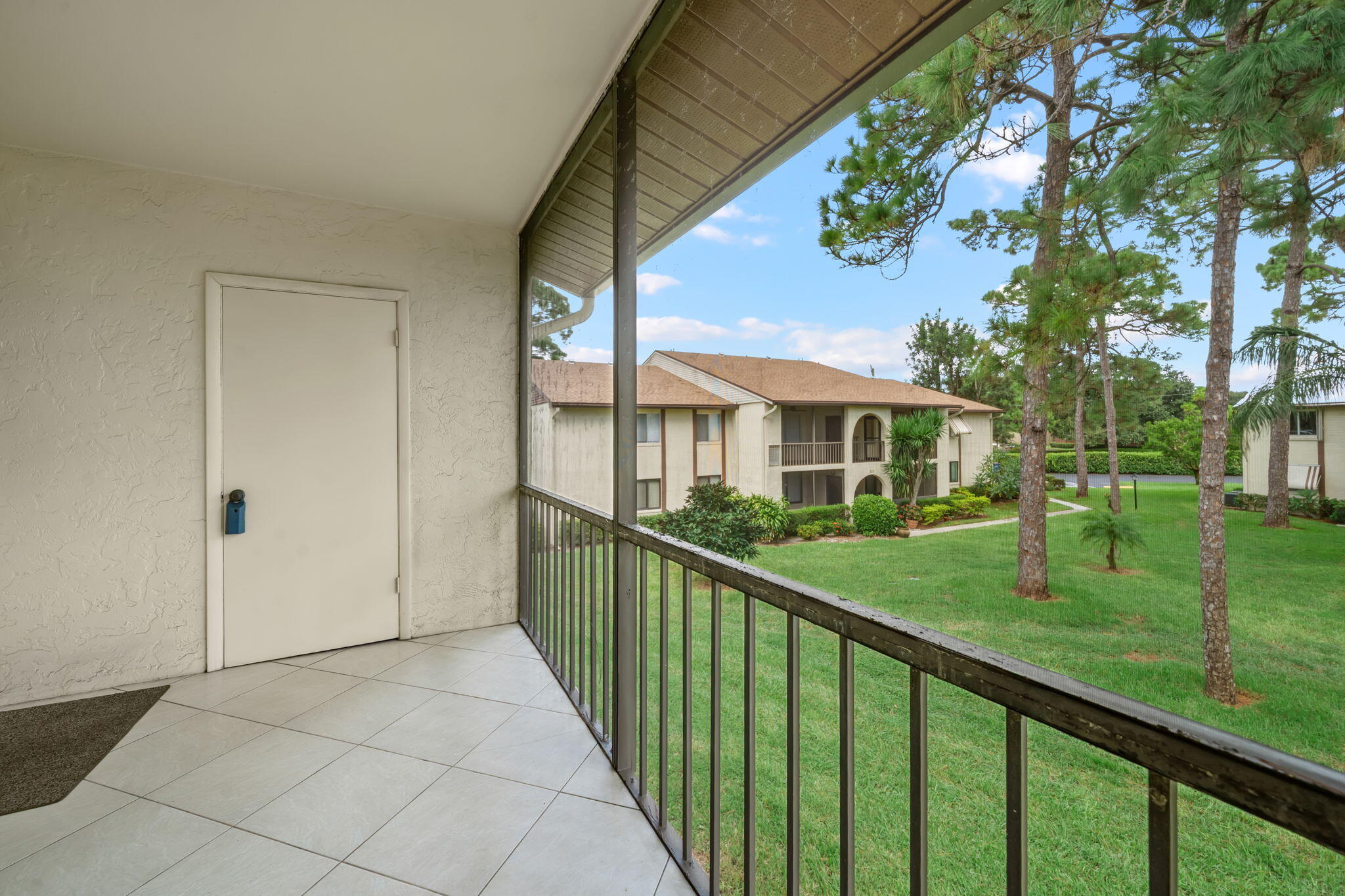324 Knotty Pine Circle B-2 Property Photo 7