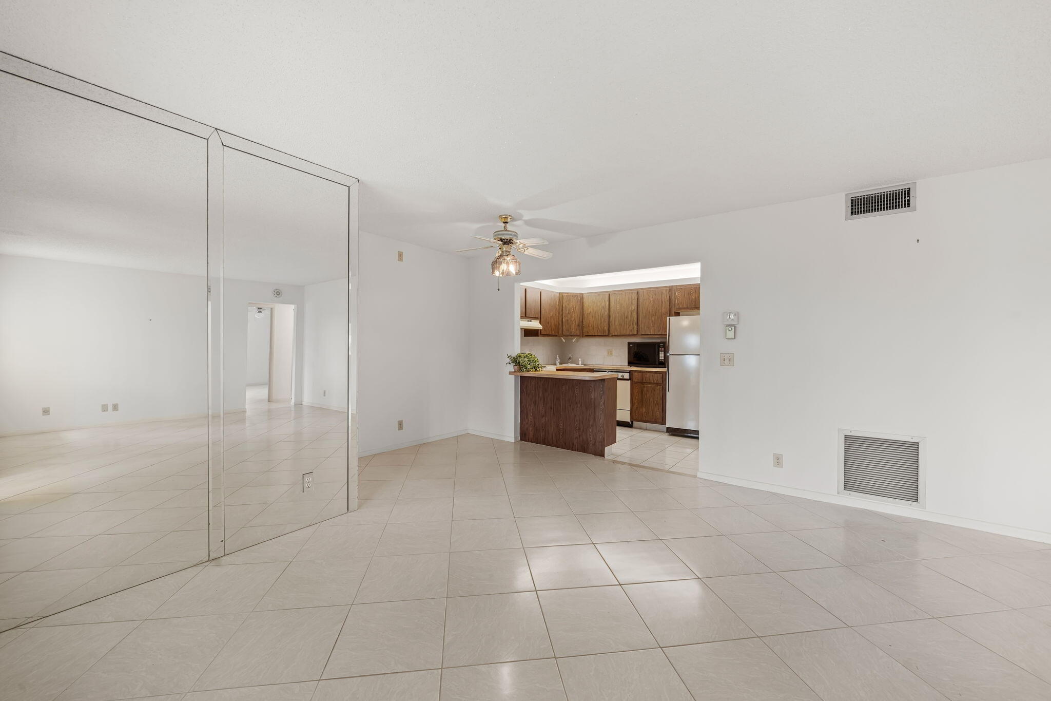 324 Knotty Pine Circle B-2 Property Photo 10