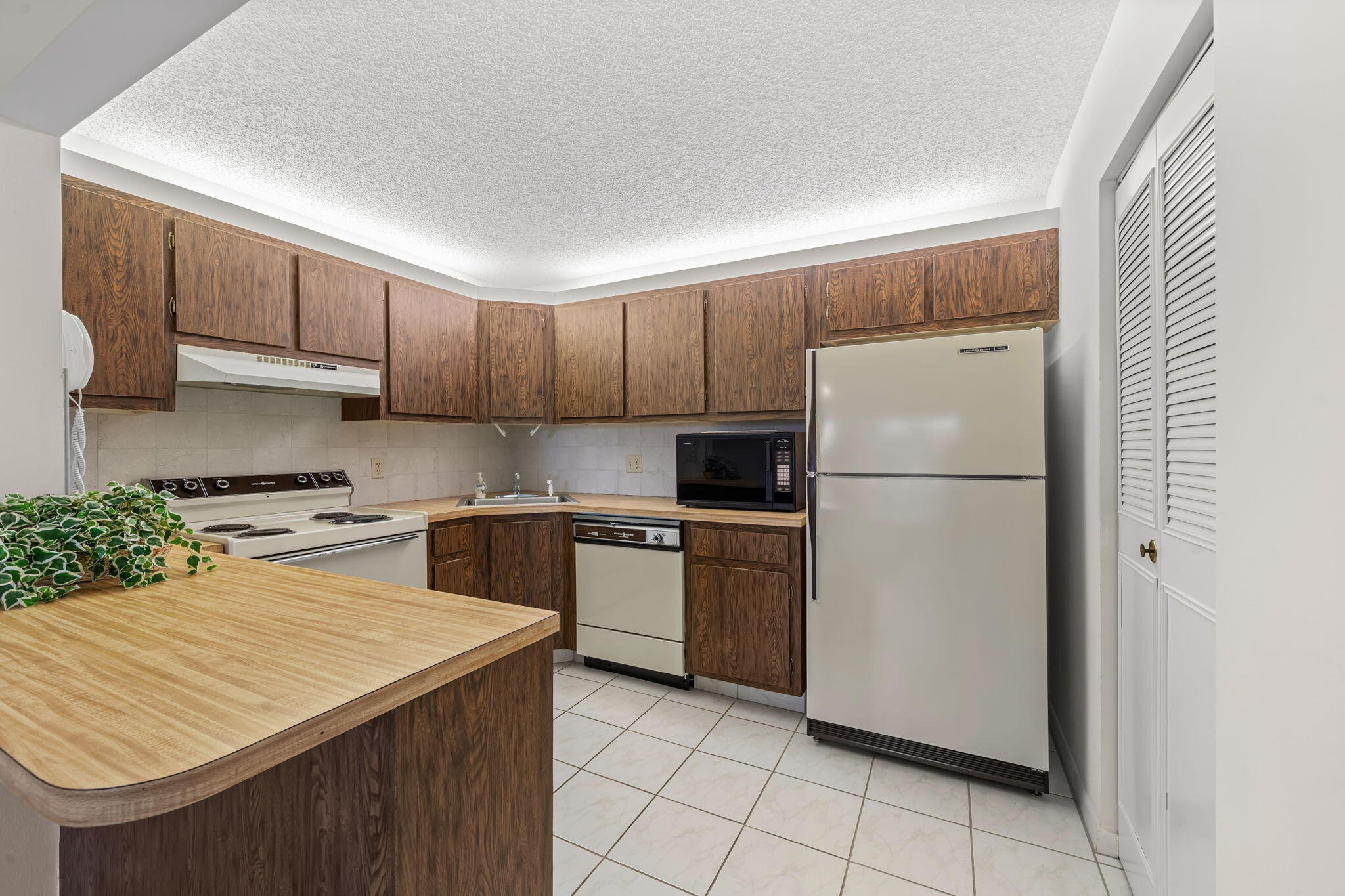 324 Knotty Pine Circle B-2 Property Photo 11