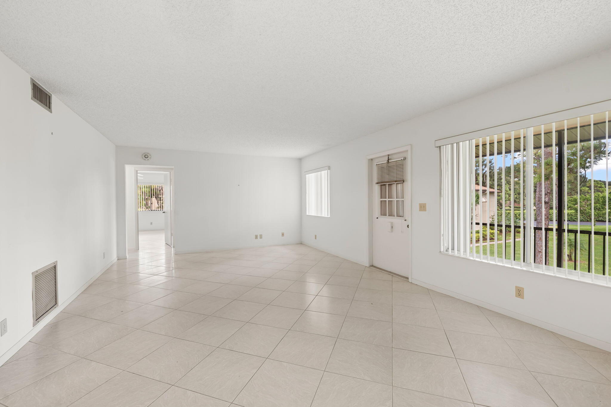 324 Knotty Pine Circle B-2 Property Photo 16