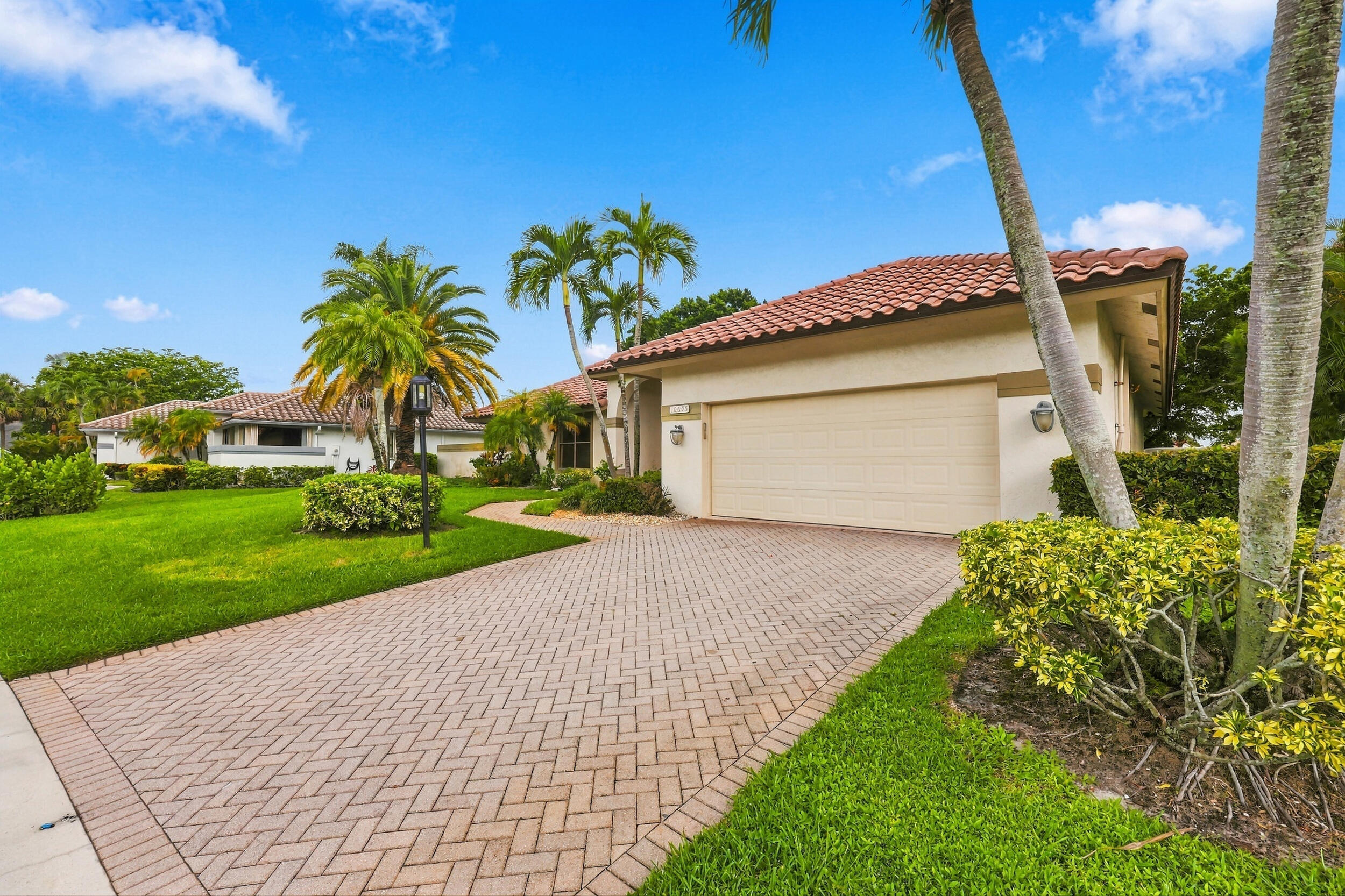 10695 Stonebridge Boulevard Property Photo 2