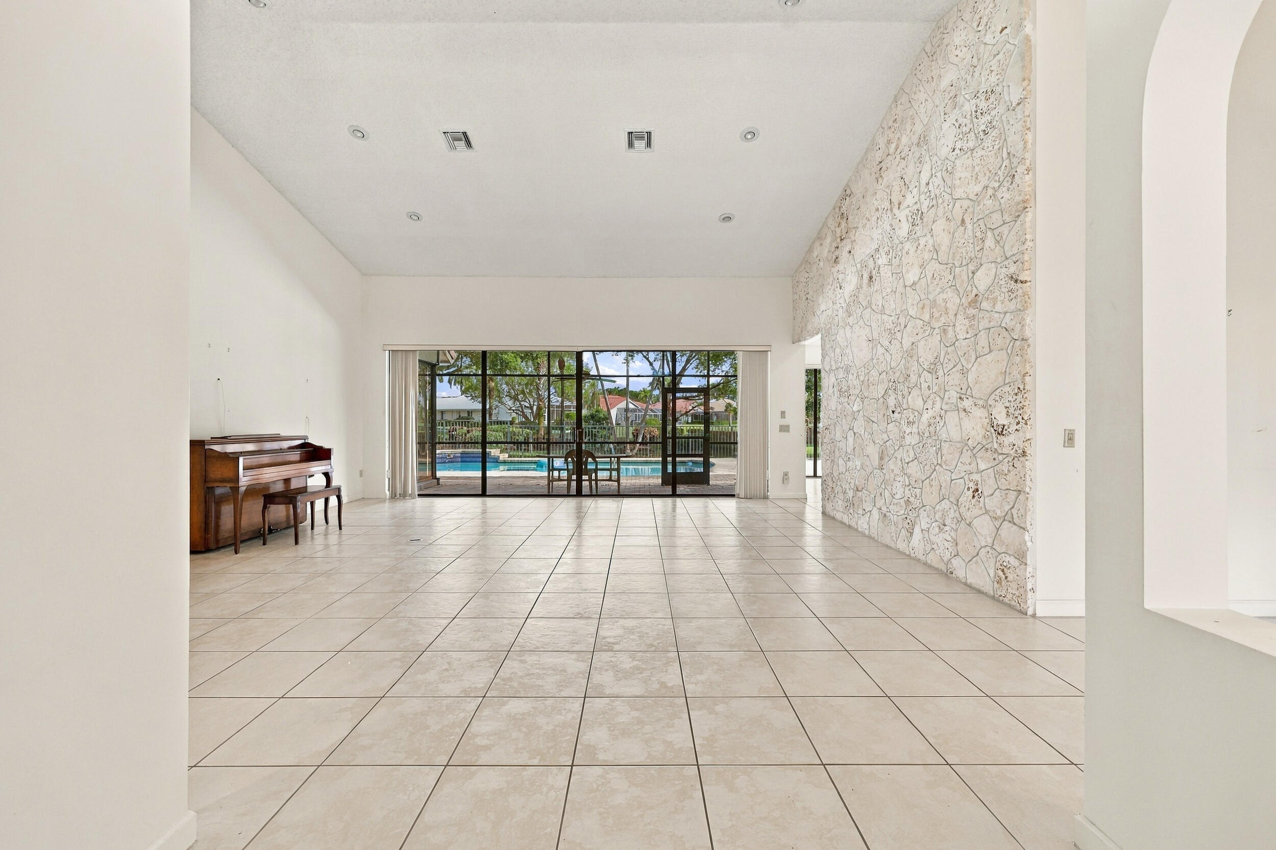 10695 Stonebridge Boulevard Property Photo 5
