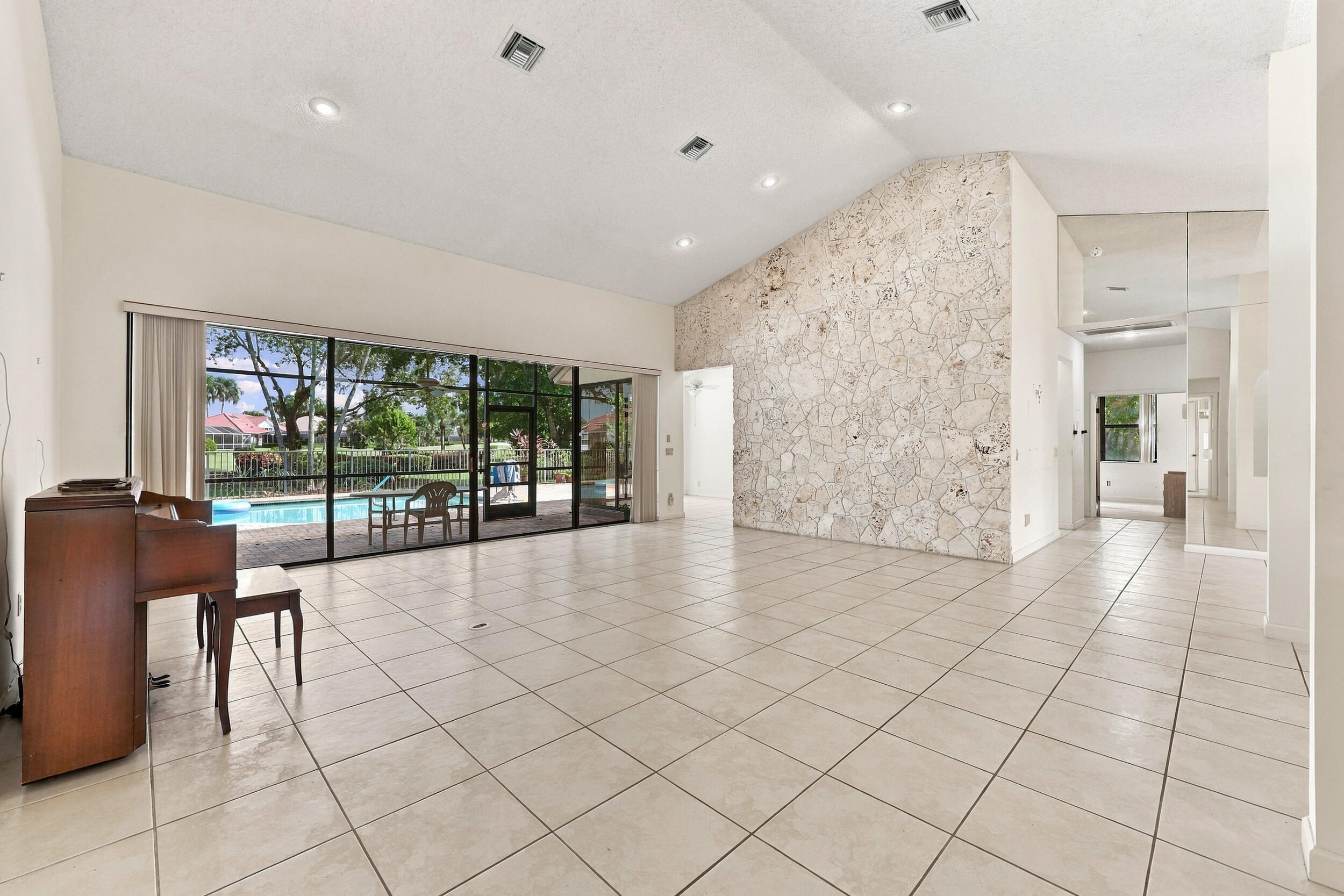 10695 Stonebridge Boulevard Property Photo 7