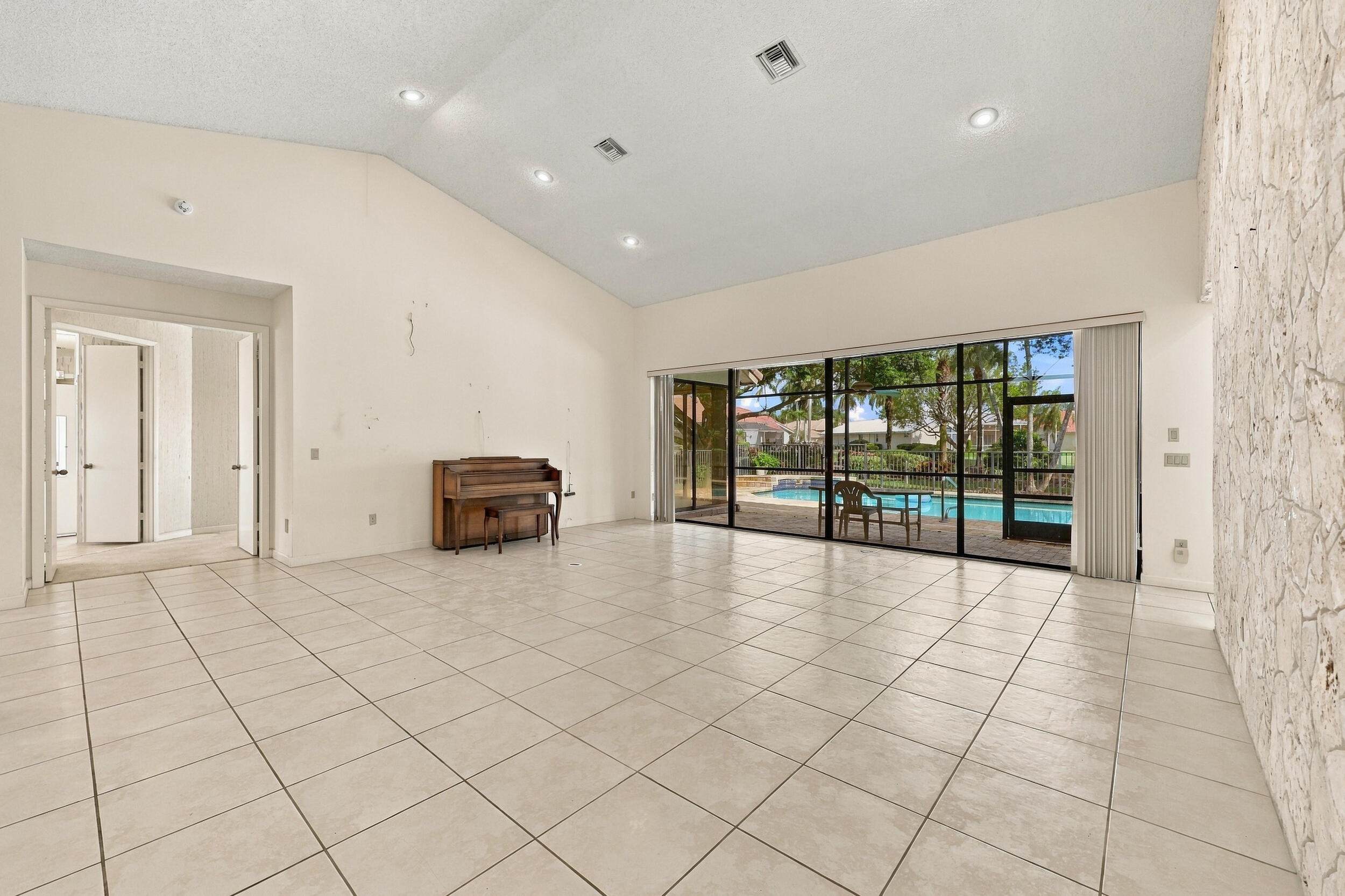 10695 Stonebridge Boulevard Property Photo 8
