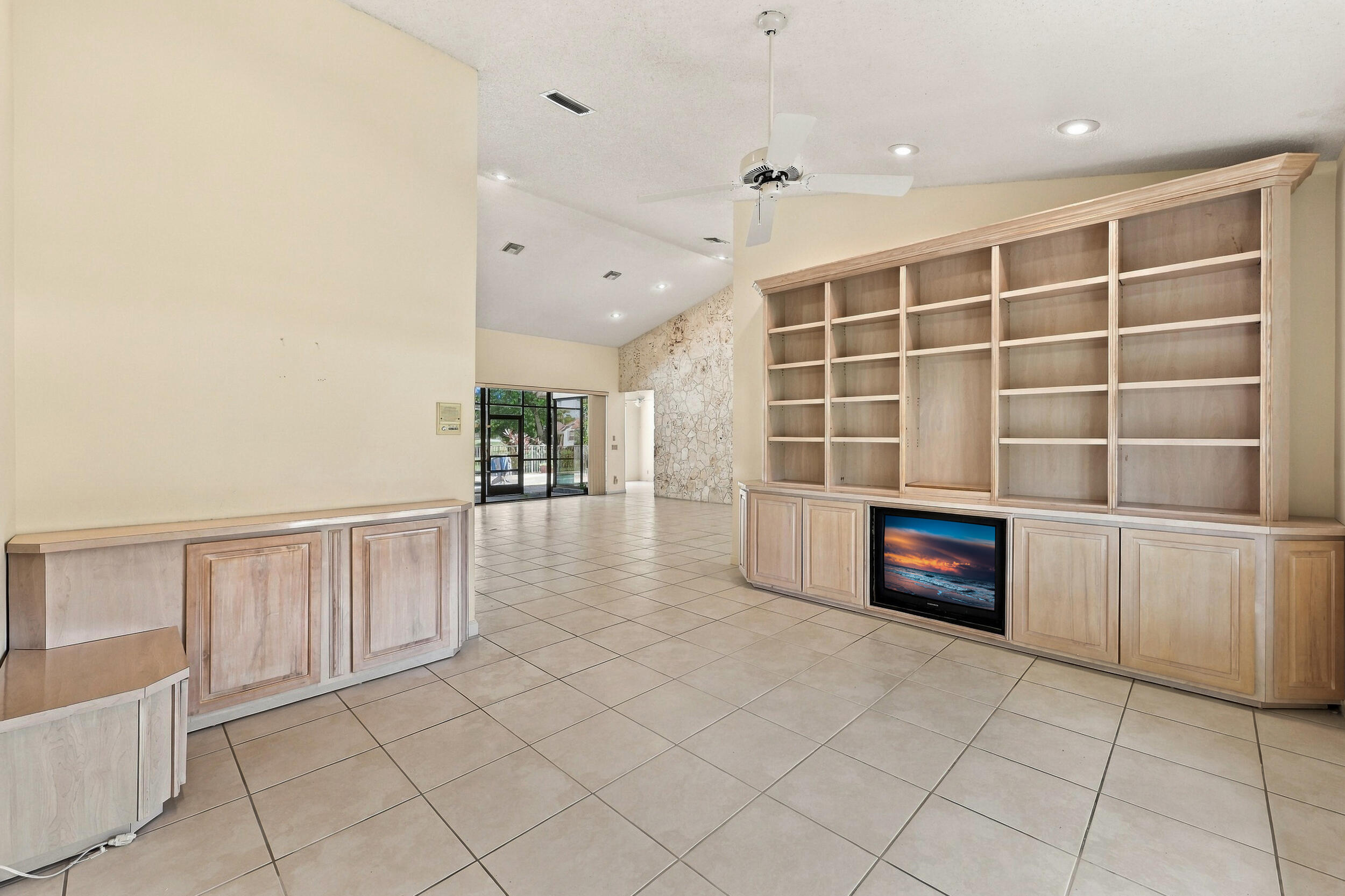 10695 Stonebridge Boulevard Property Photo 15