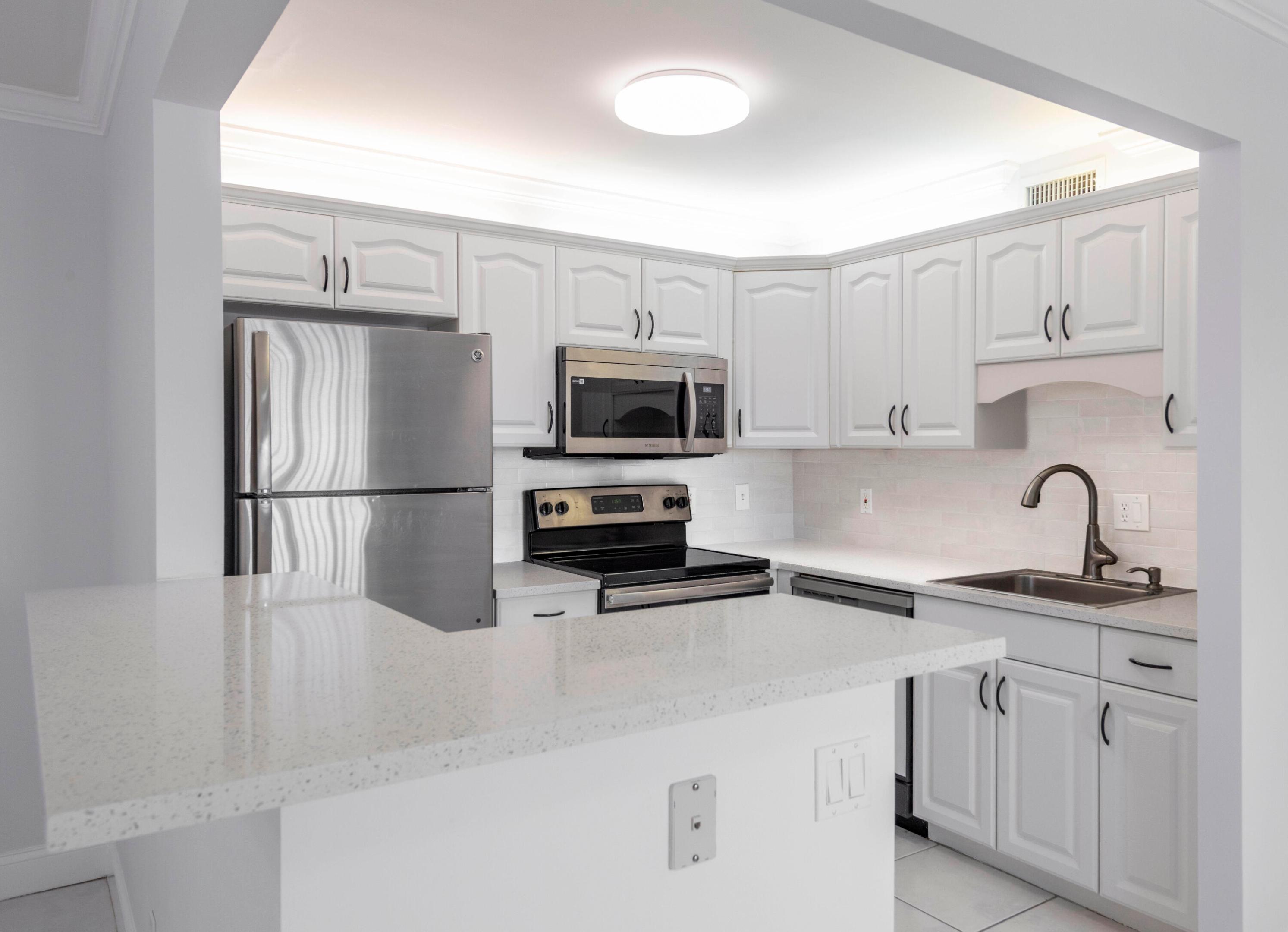 190 Saxony D Property Photo 1