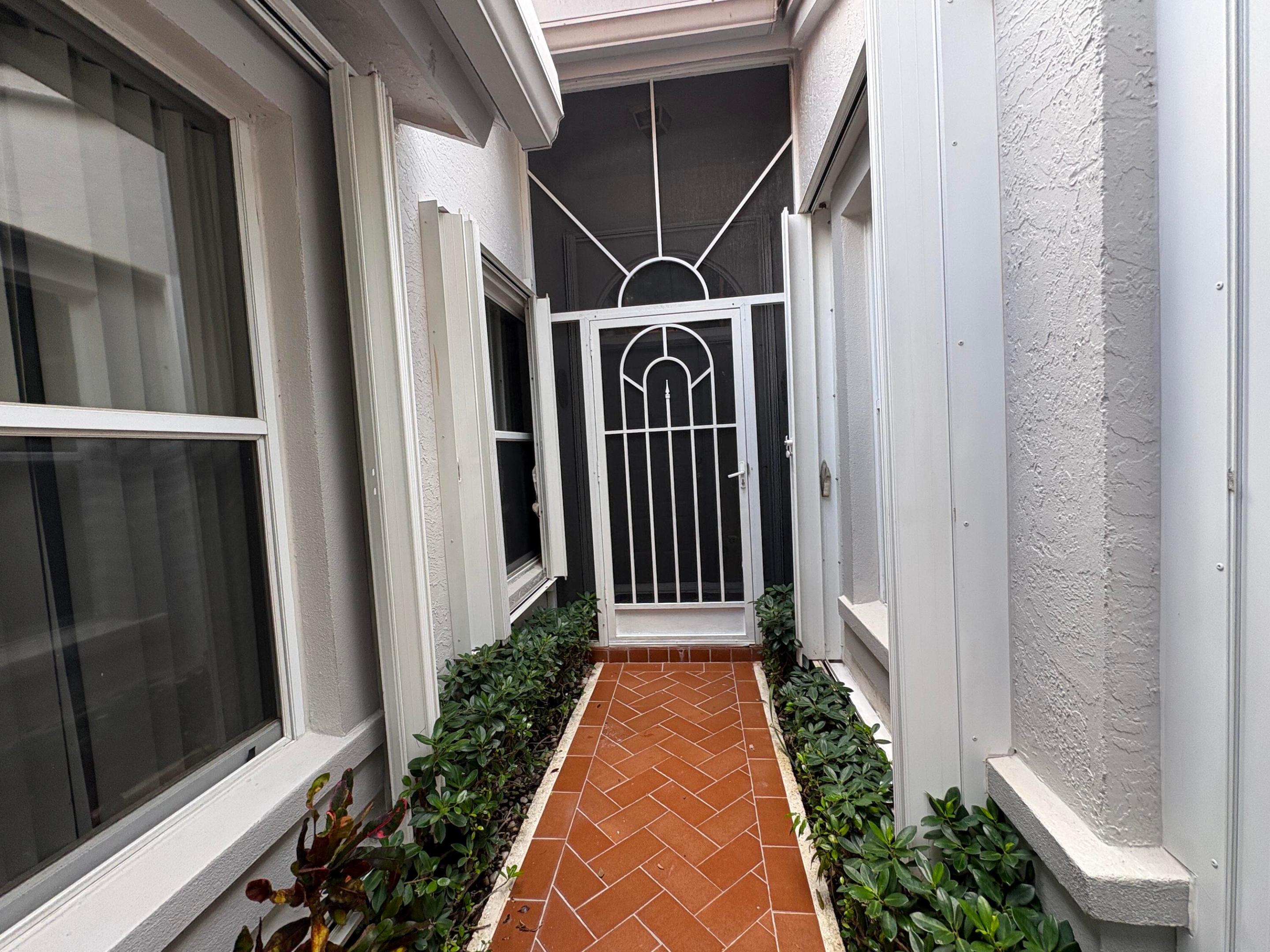 7702 Majestic Palm Drive Property Photo 3