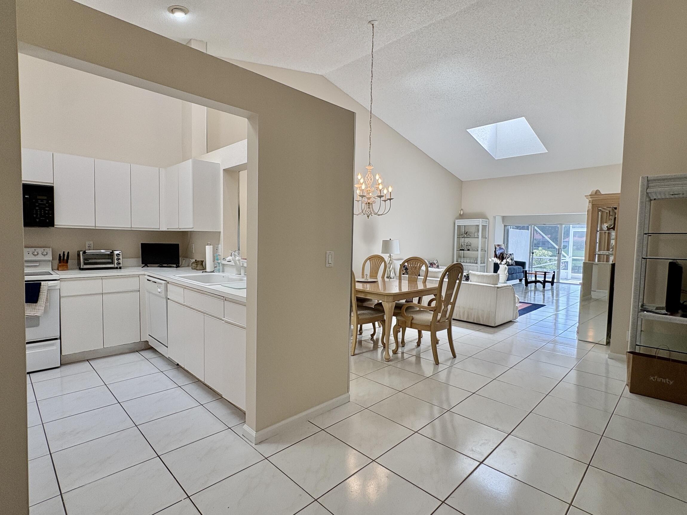7702 Majestic Palm Drive Property Photo 4