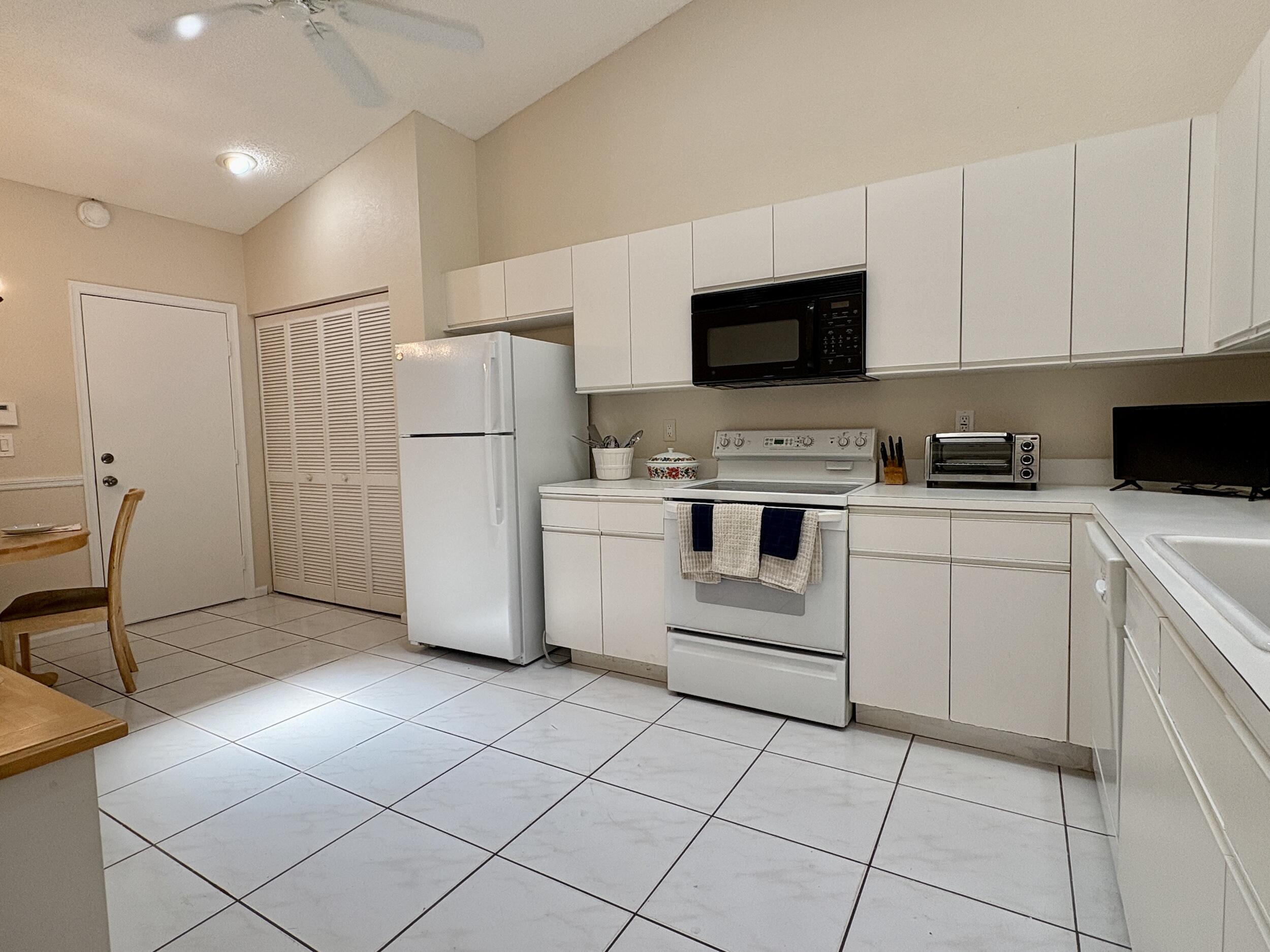 7702 Majestic Palm Drive Property Photo 5