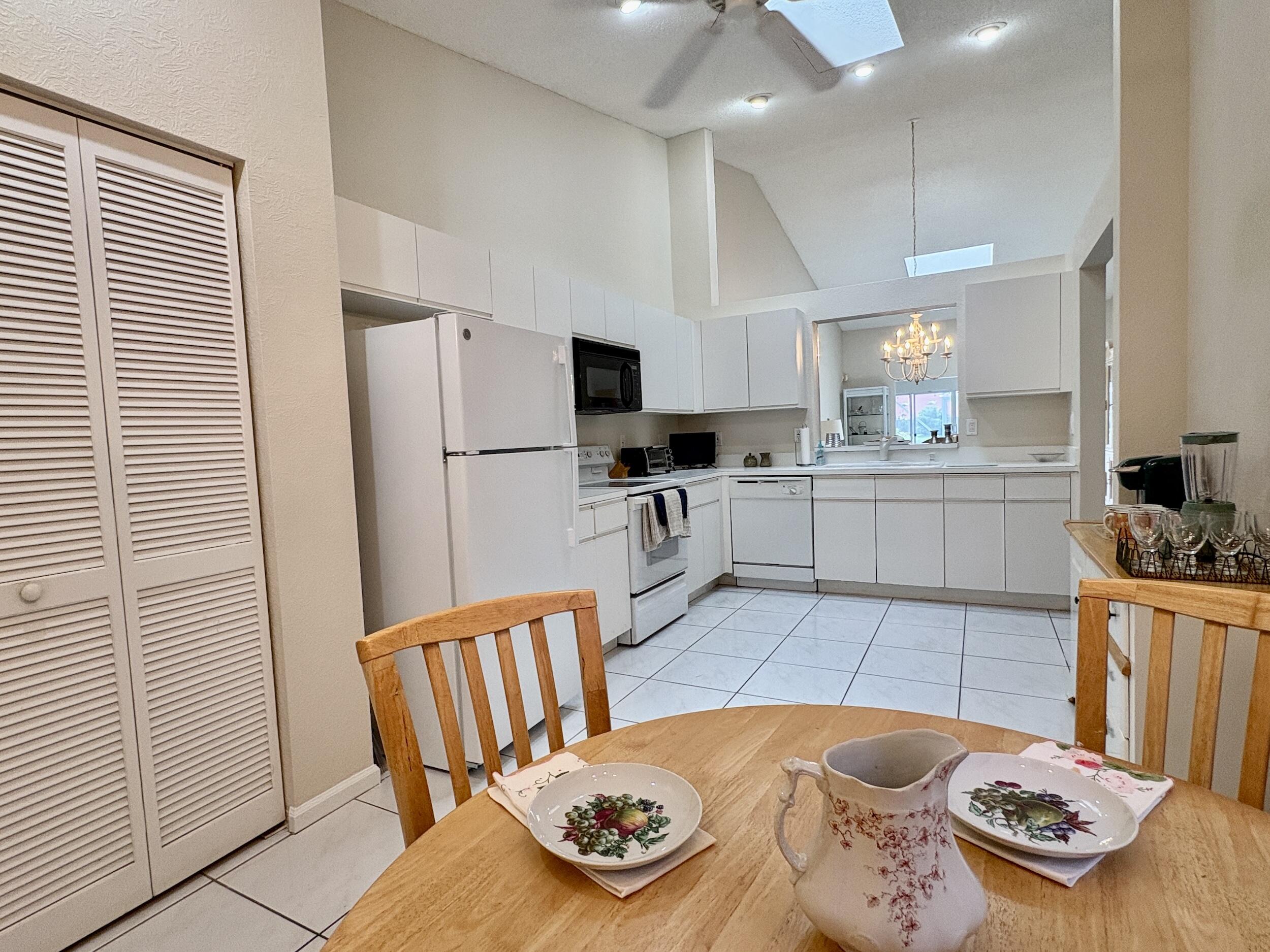 7702 Majestic Palm Drive Property Photo 6