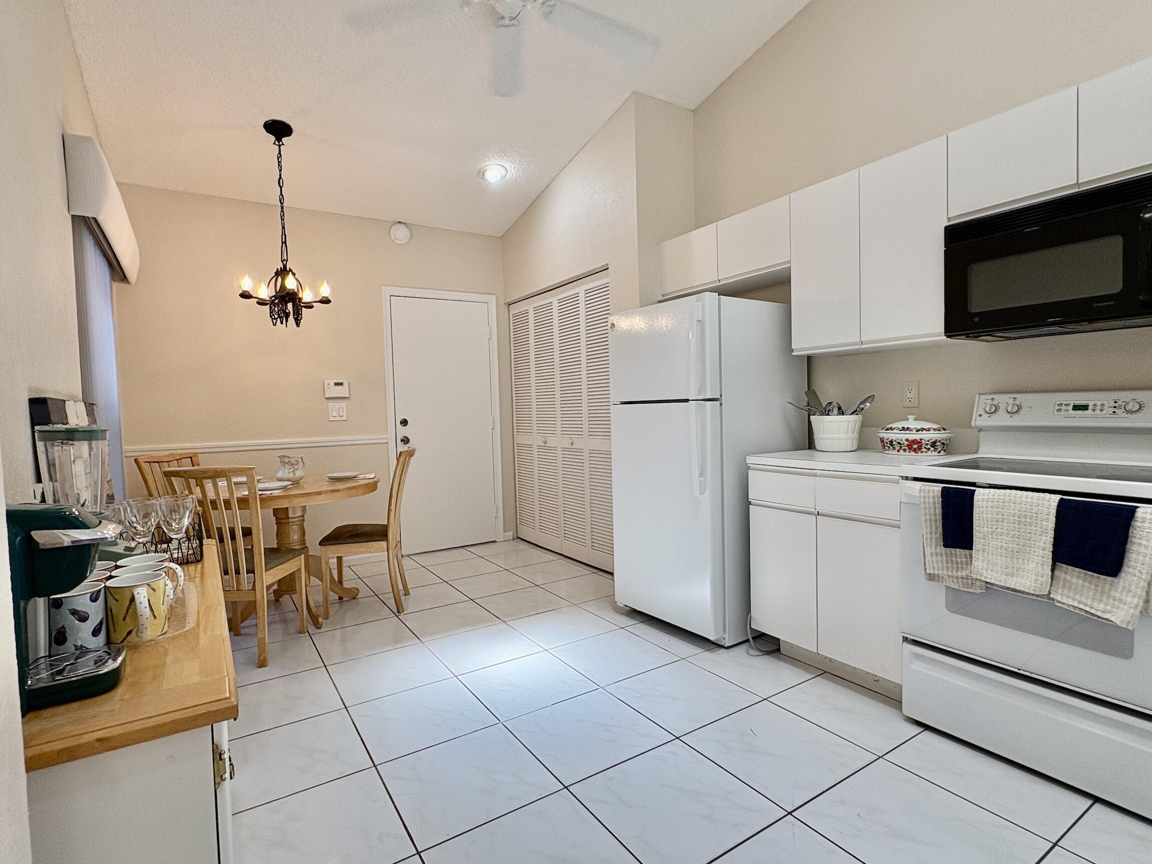 7702 Majestic Palm Drive Property Photo 7
