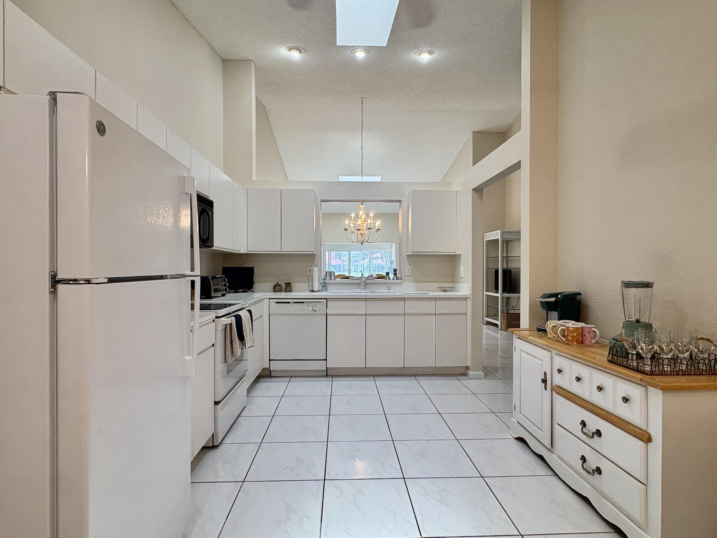 7702 Majestic Palm Drive Property Photo 9