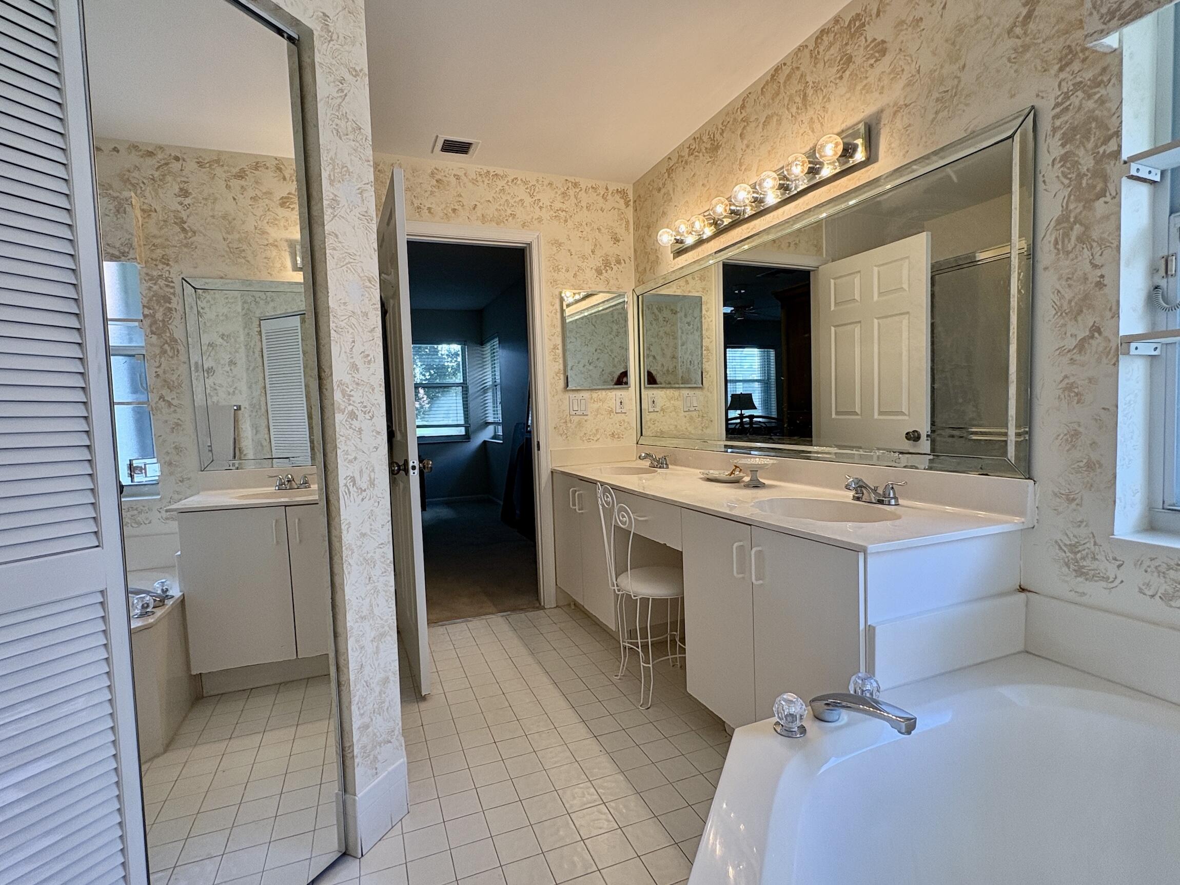 7702 Majestic Palm Drive Property Photo 38