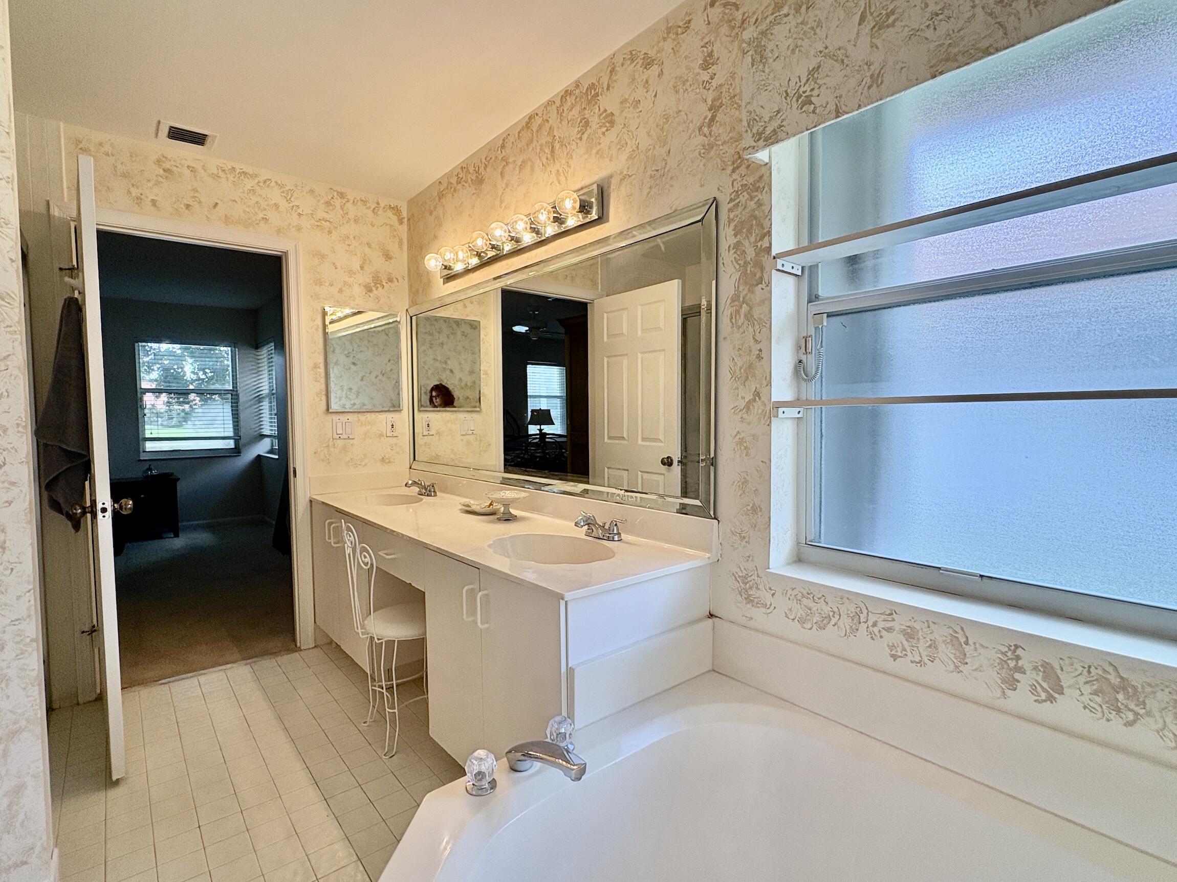 7702 Majestic Palm Drive Property Photo 39