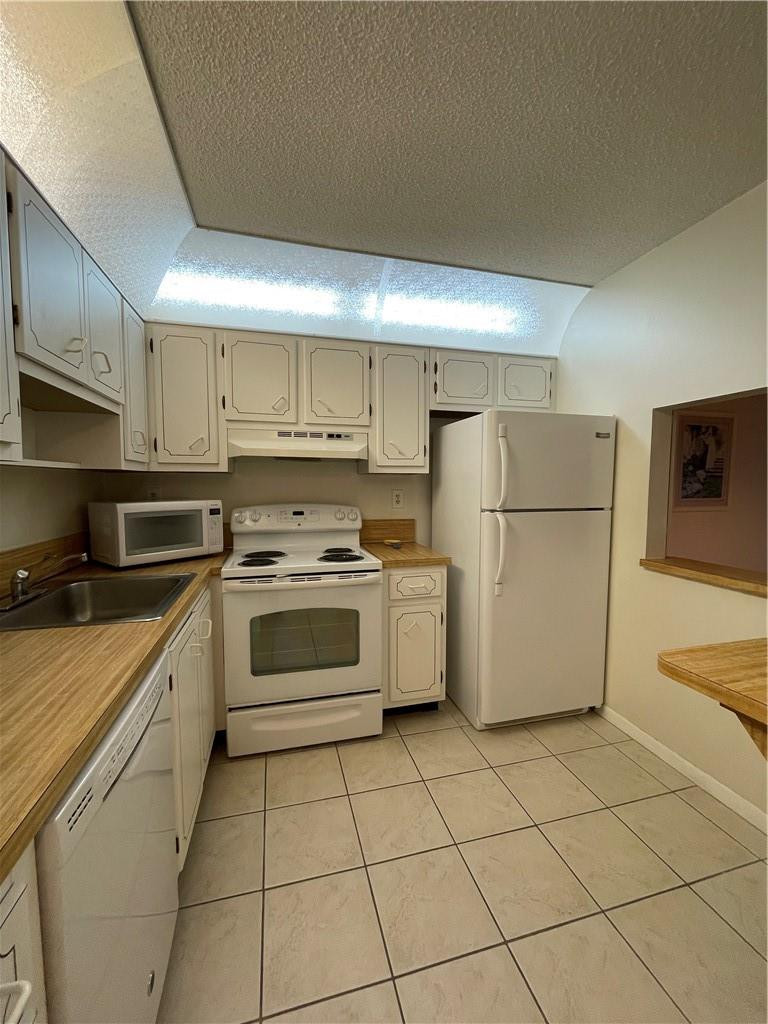 9233 Sw 8th Street 220 Property Photo 6