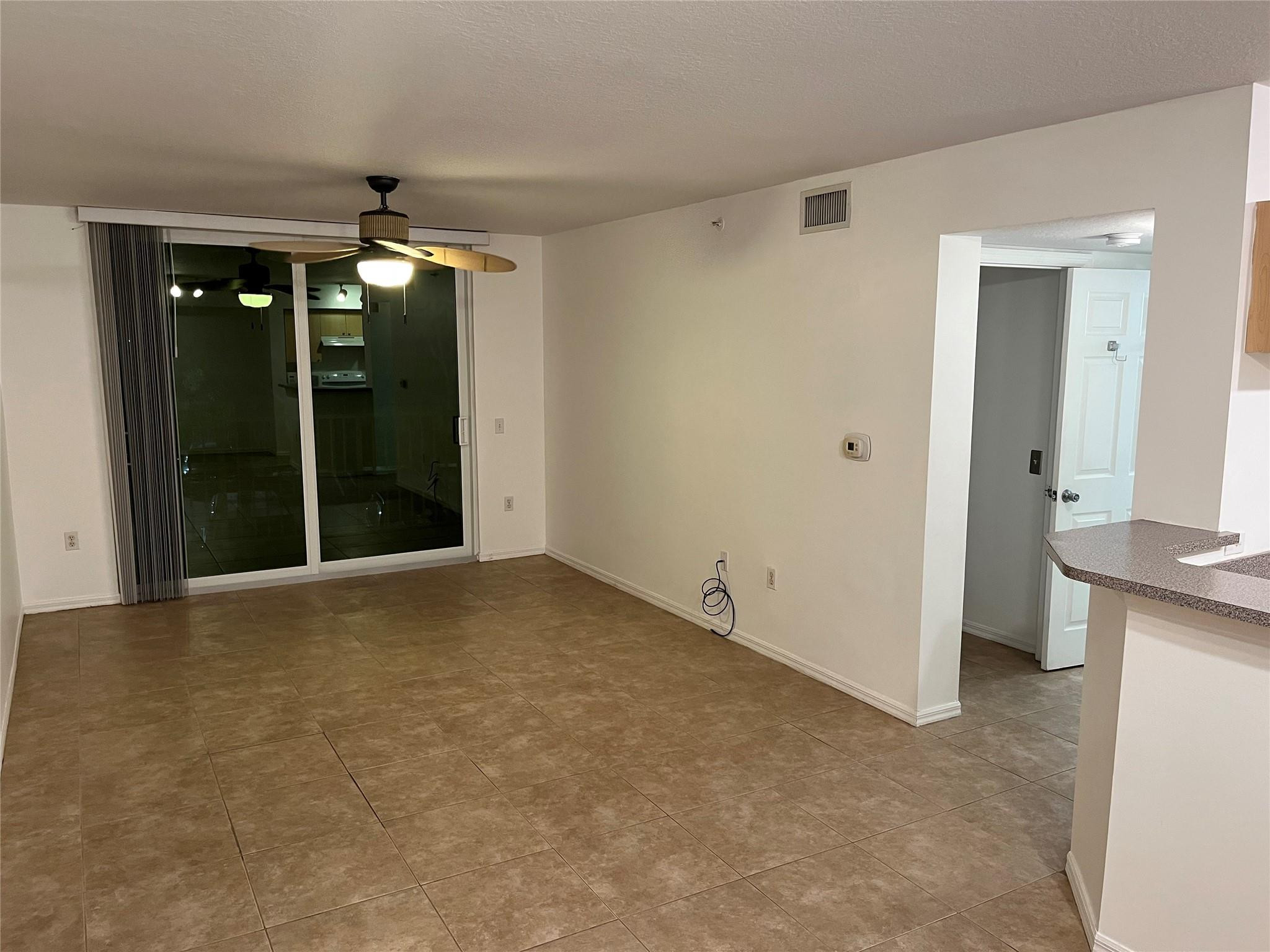 913 Villa Circle 913 Property Photo 3