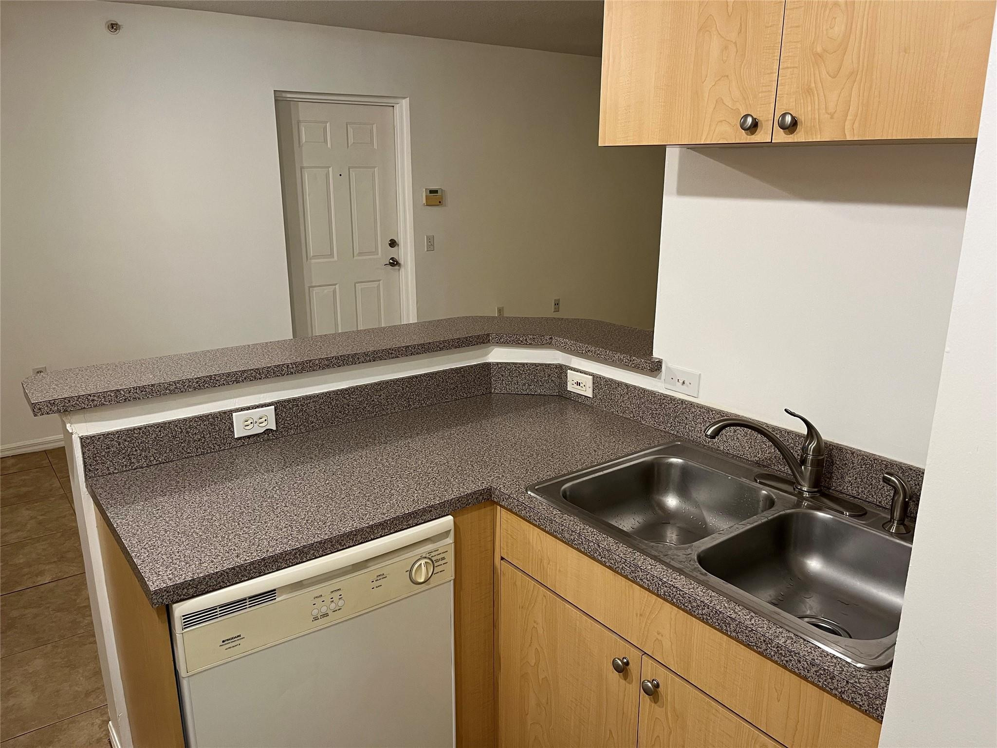 913 Villa Circle 913 Property Photo 5