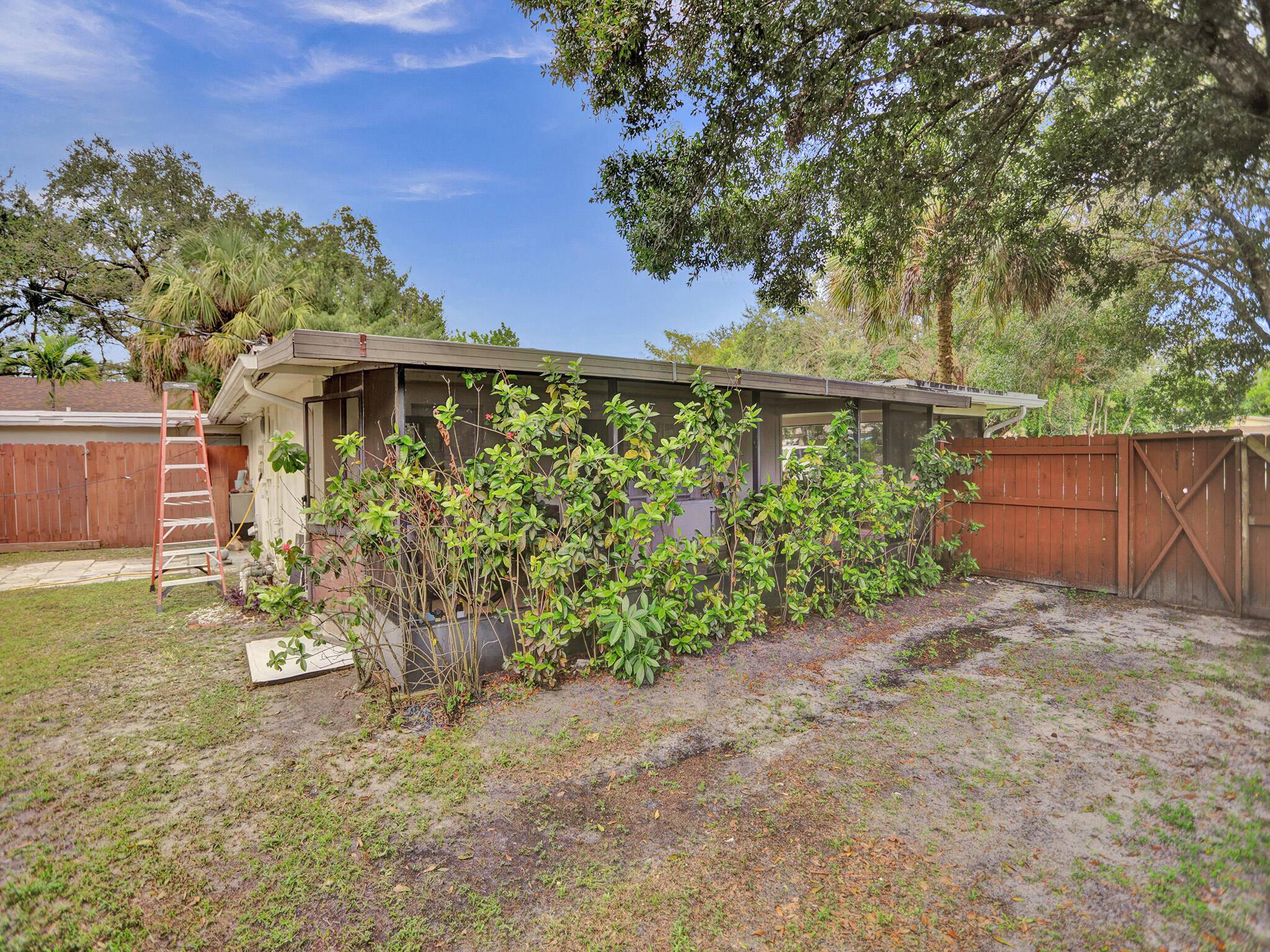 5073 Sw 28th Avenue Property Photo 6