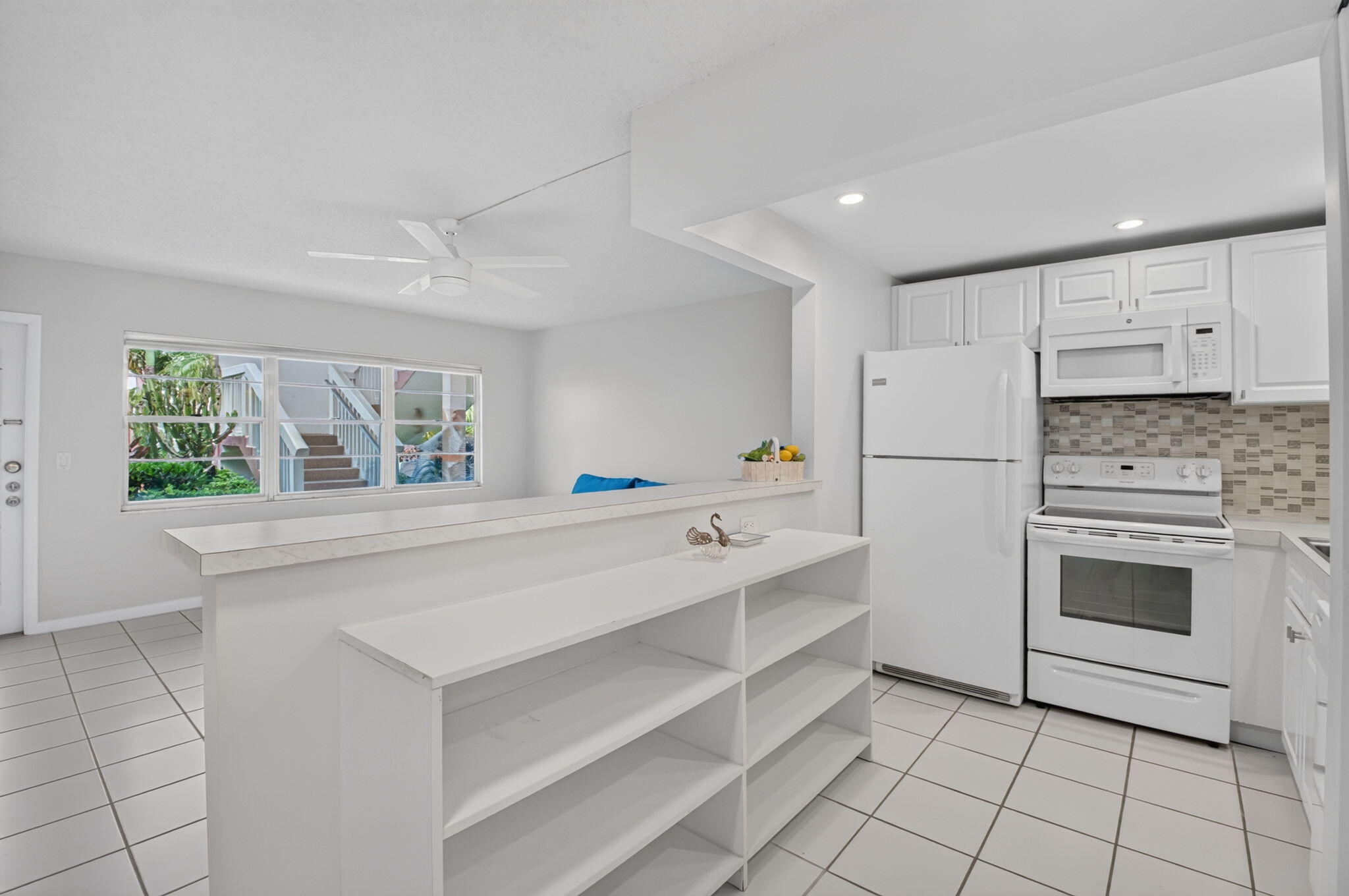 591 Fanshaw O Property Photo 2
