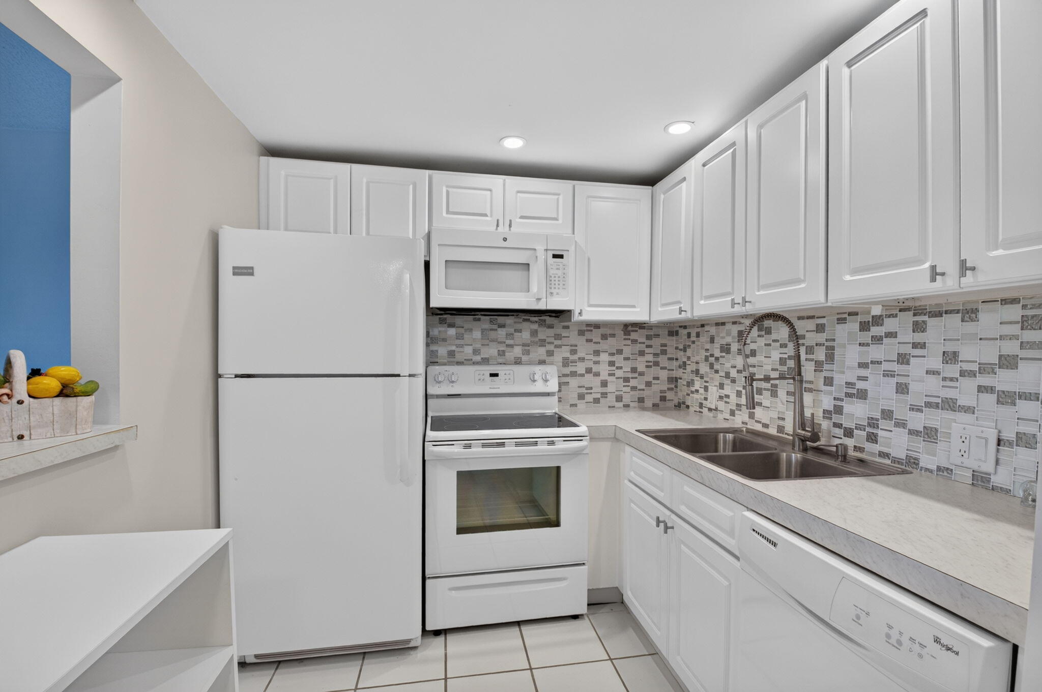 591 Fanshaw O Property Photo 4