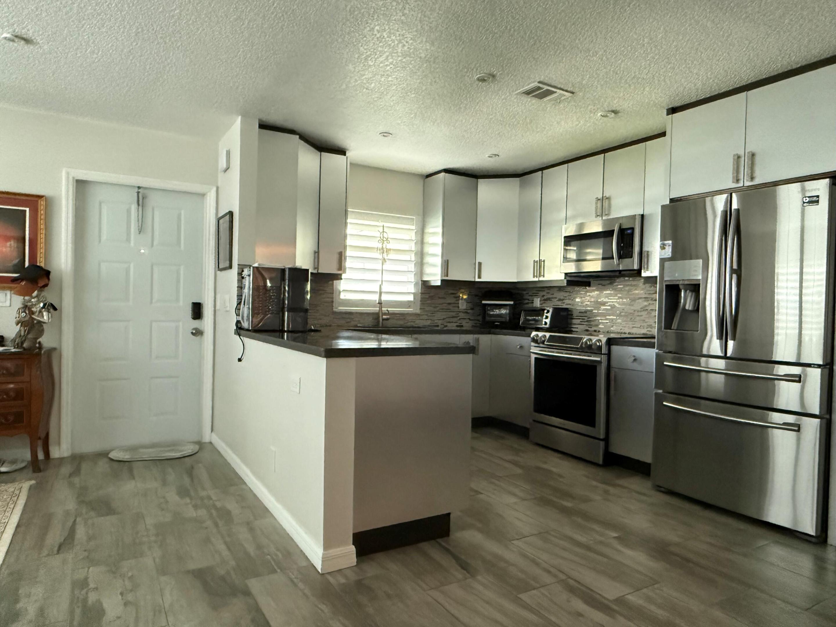 5409 LAKEFRONT Boulevard D Property Photo 1