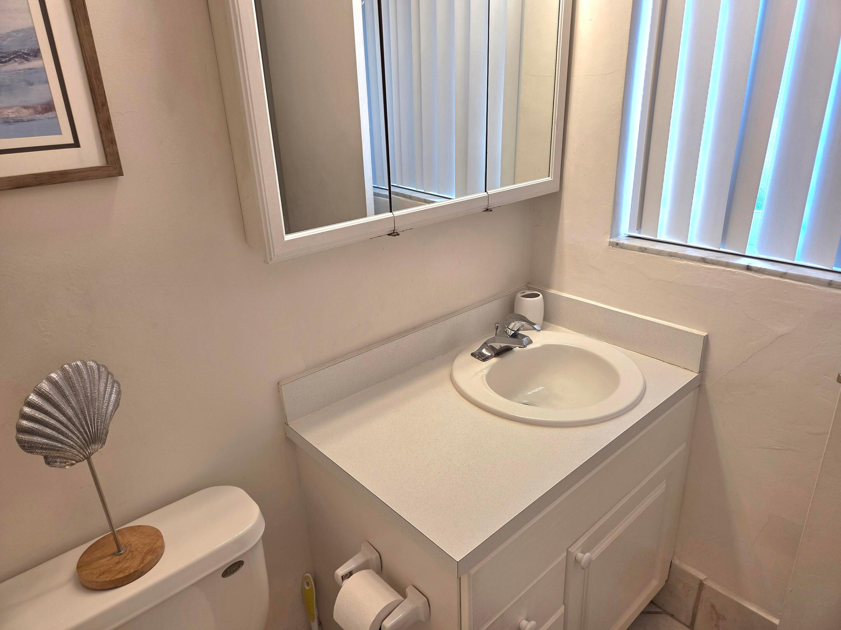 2100 Ne 38th Street 110 Property Photo 14