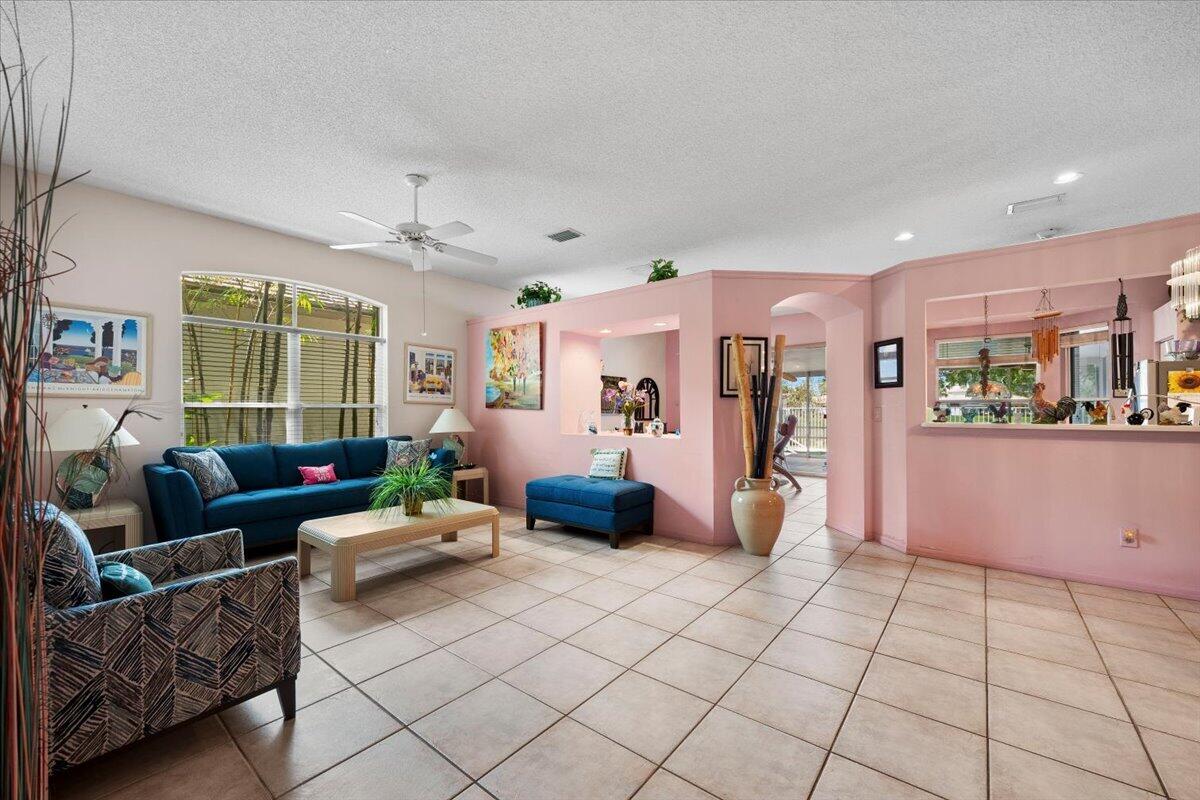 4150 Manor Forest Trail Property Photo 4
