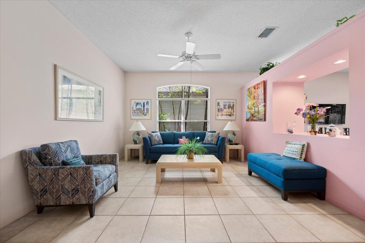 4150 Manor Forest Trail Property Photo 6