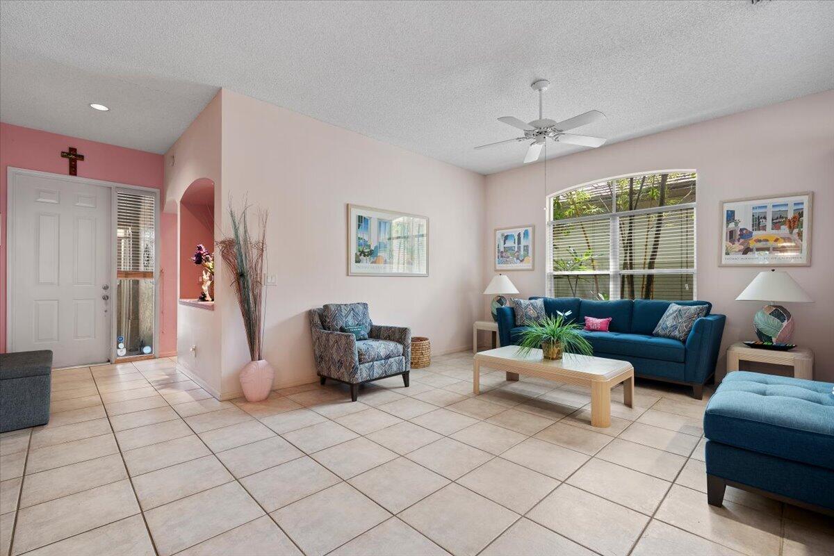 4150 Manor Forest Trail Property Photo 8