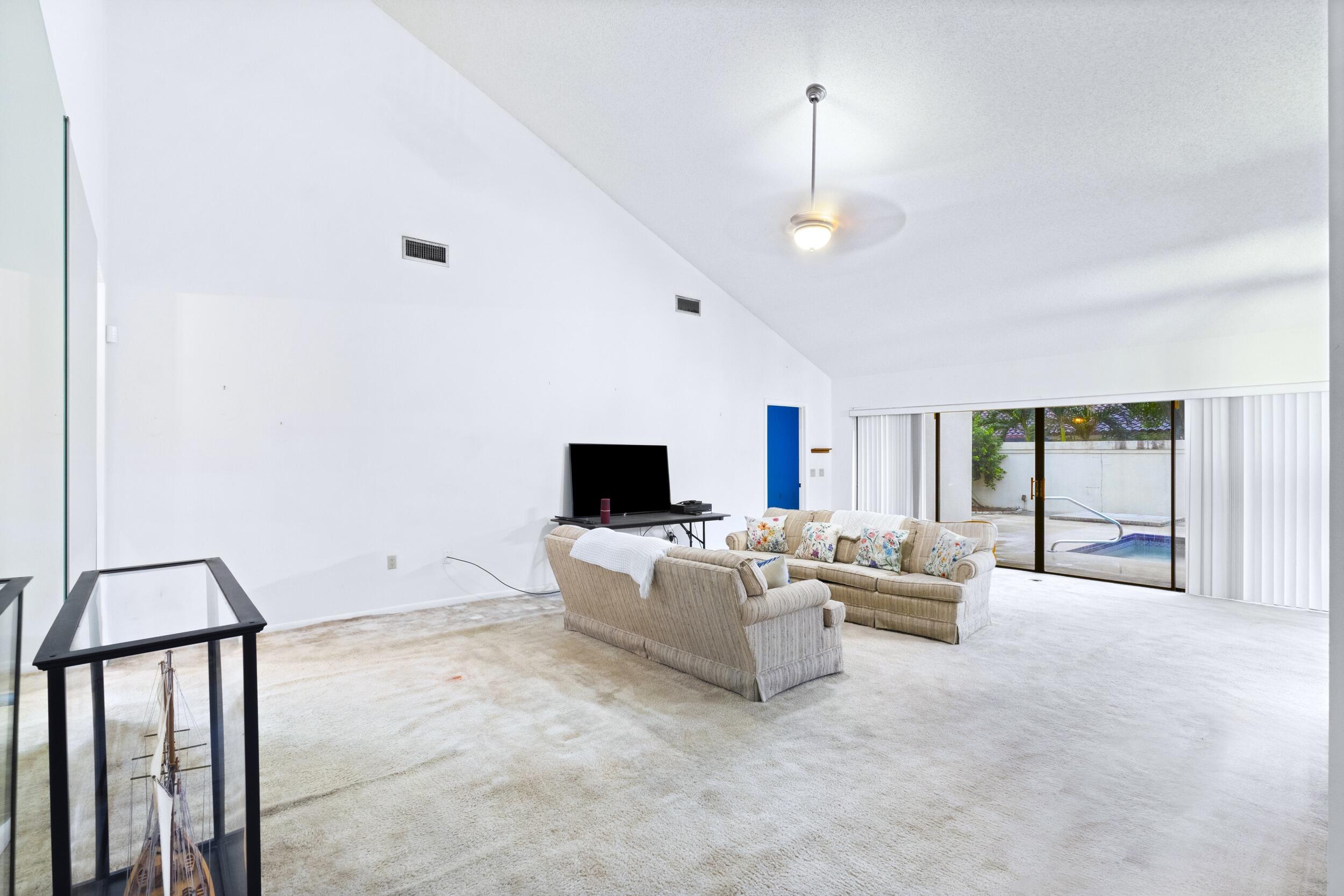 2845 Duquesne Circle Property Photo 4