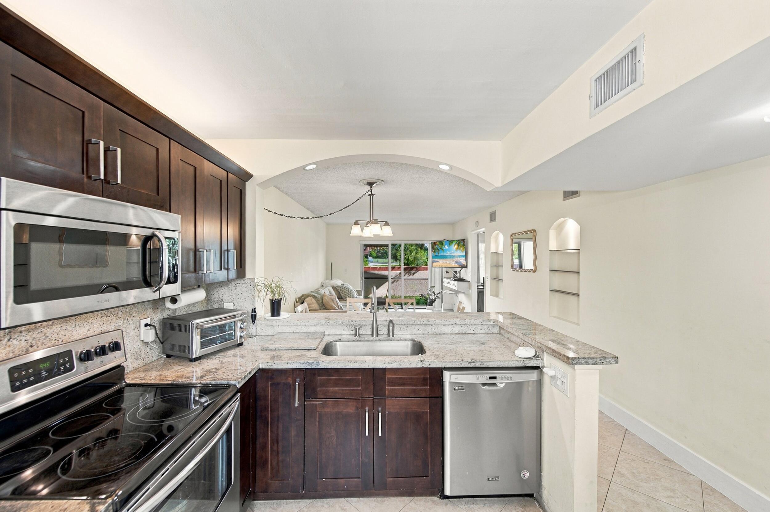 6585 Somerset Drive 102 Property Photo 1