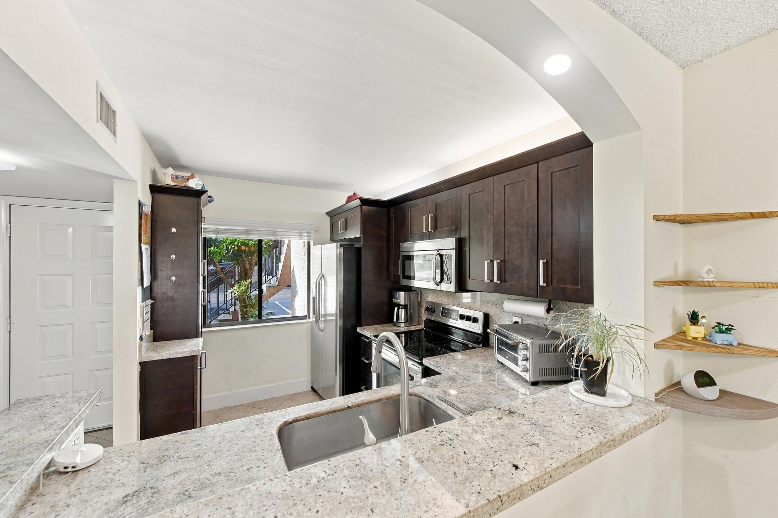 6585 Somerset Drive 102 Property Photo 2
