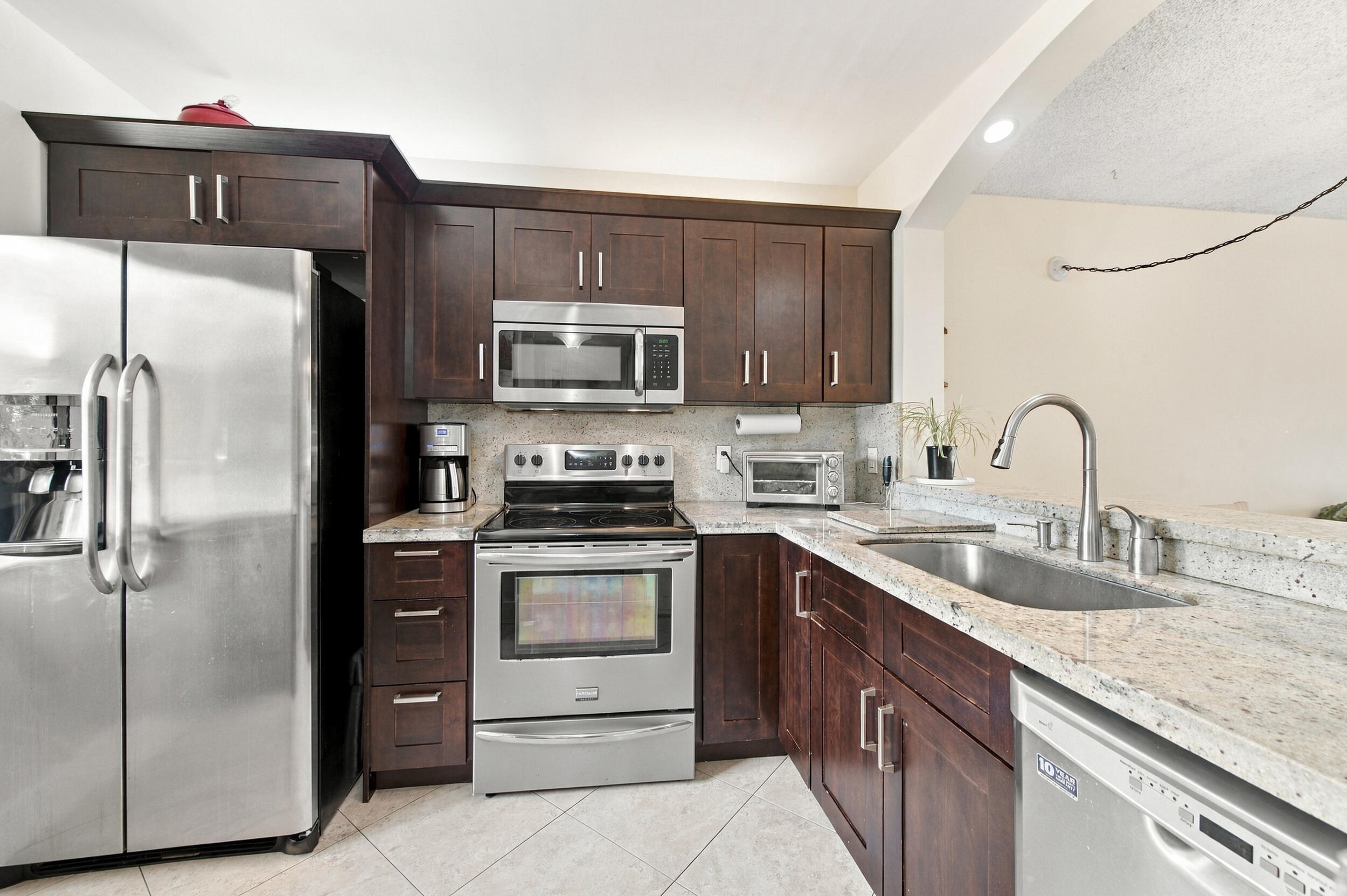 6585 Somerset Drive 102 Property Photo 3