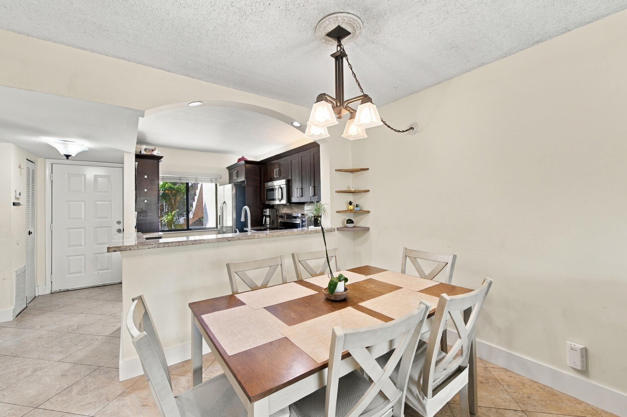 6585 Somerset Drive 102 Property Photo 4