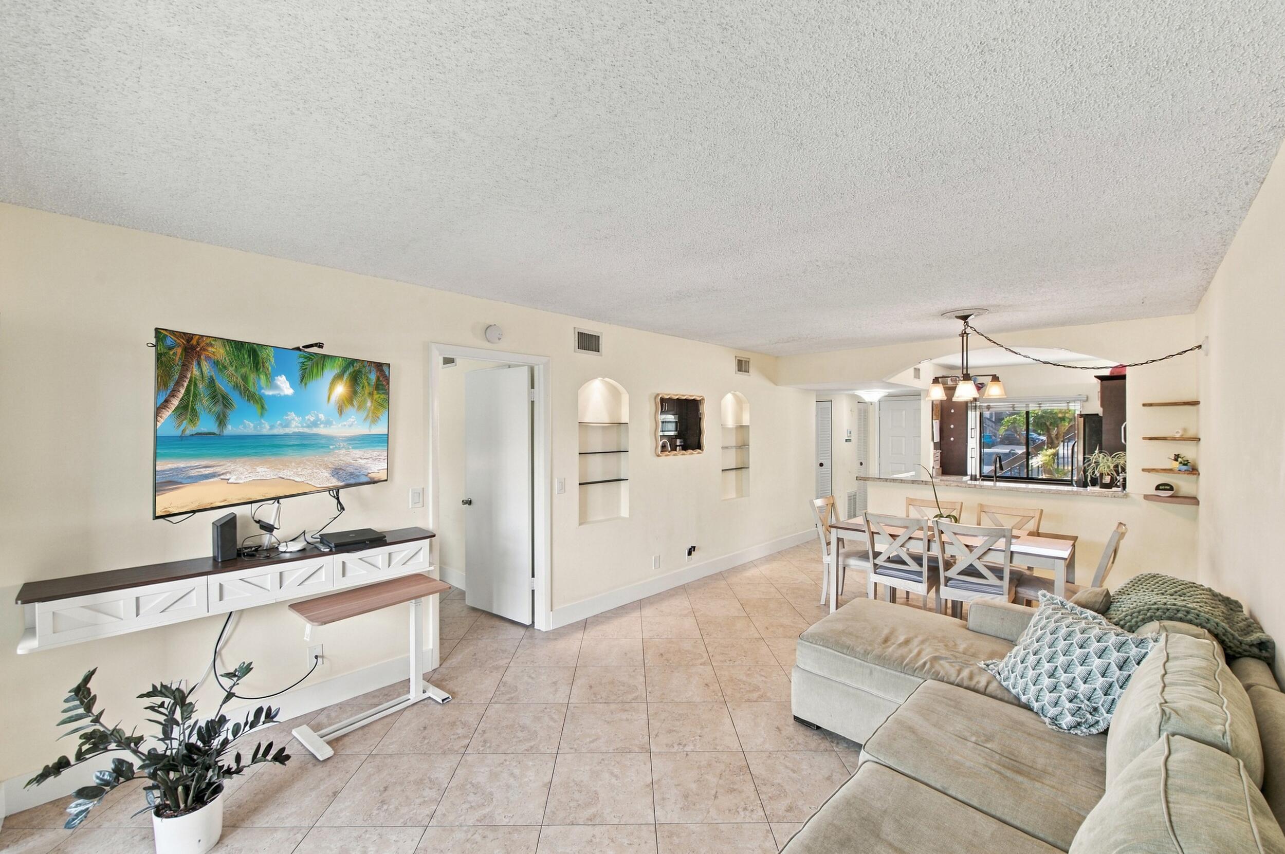 6585 Somerset Drive 102 Property Photo 6